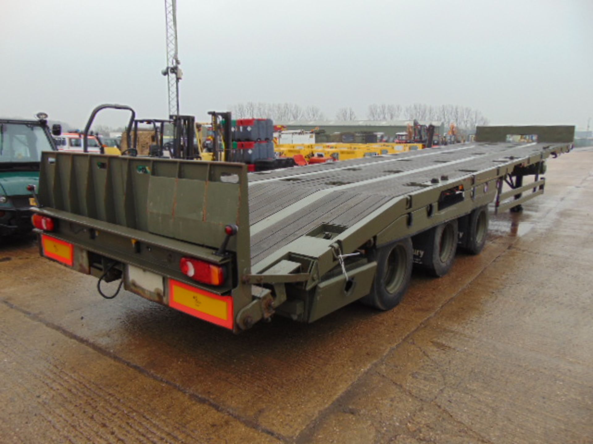 2002 Oldbury Tri Axle Sliding Deck Plant Trailer - Image 13 of 23