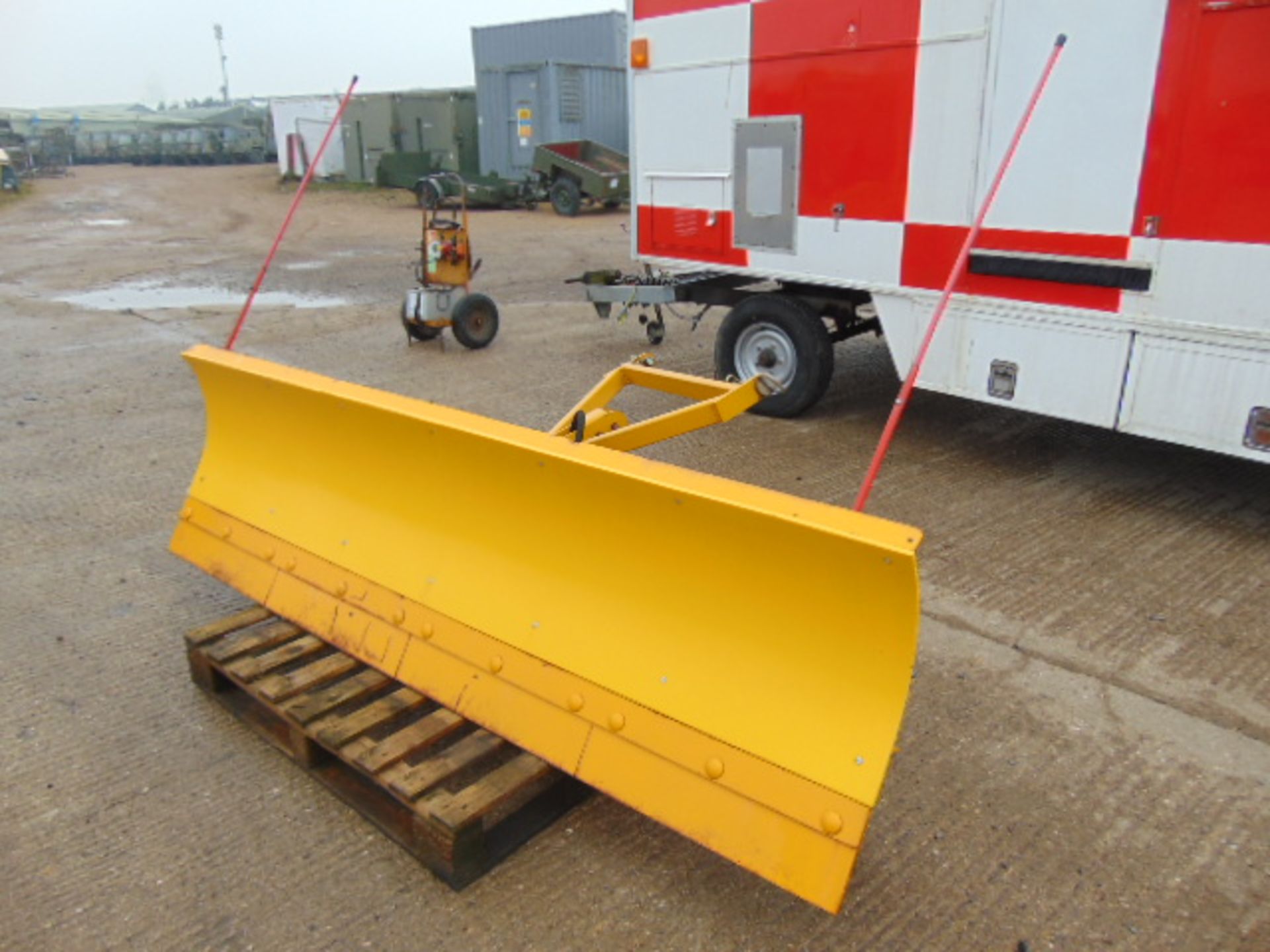 Land Rover Defender Bunce Snow Plough Blade c/w Mounting Frame, Hydraulic Pack & Electrics - Image 3 of 14