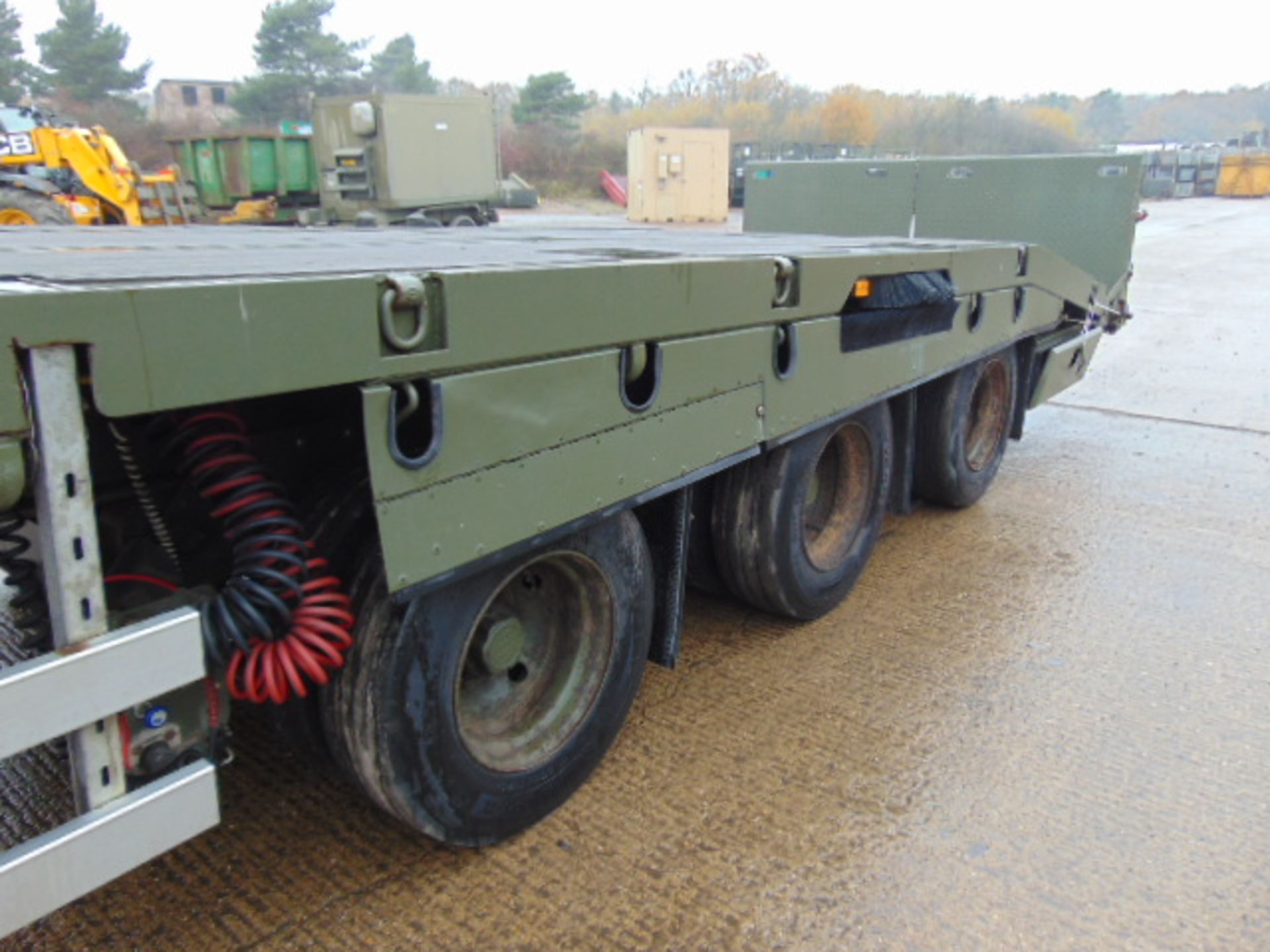 2002 Oldbury Tri Axle Sliding Deck Plant Trailer - Image 10 of 23