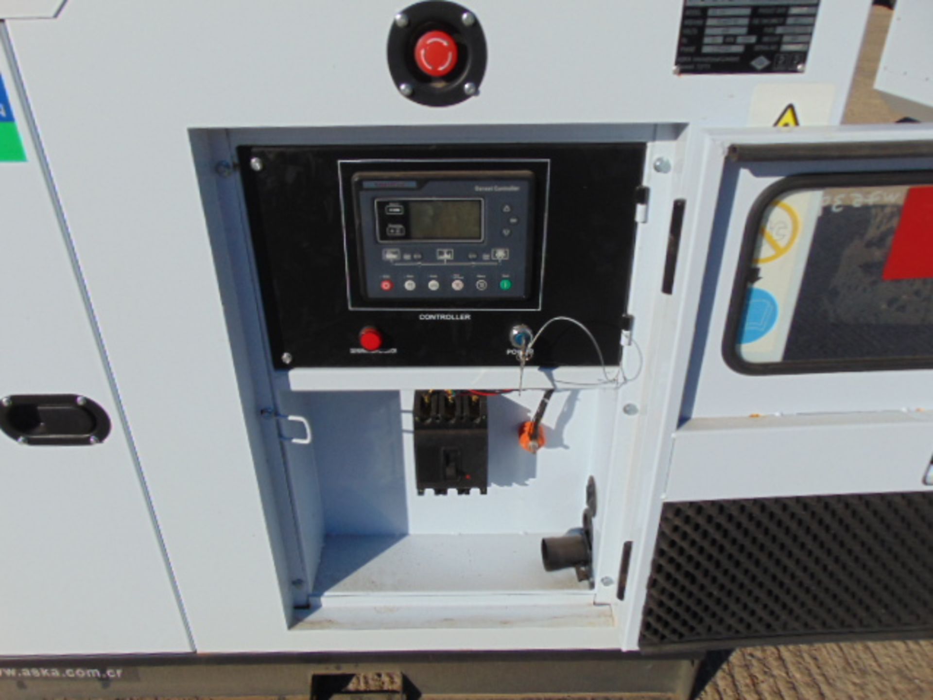 UNISSUED WITH TEST HOURS ONLY 100 KVA 3 Phase Diesel Generator Set - Bild 12 aus 18
