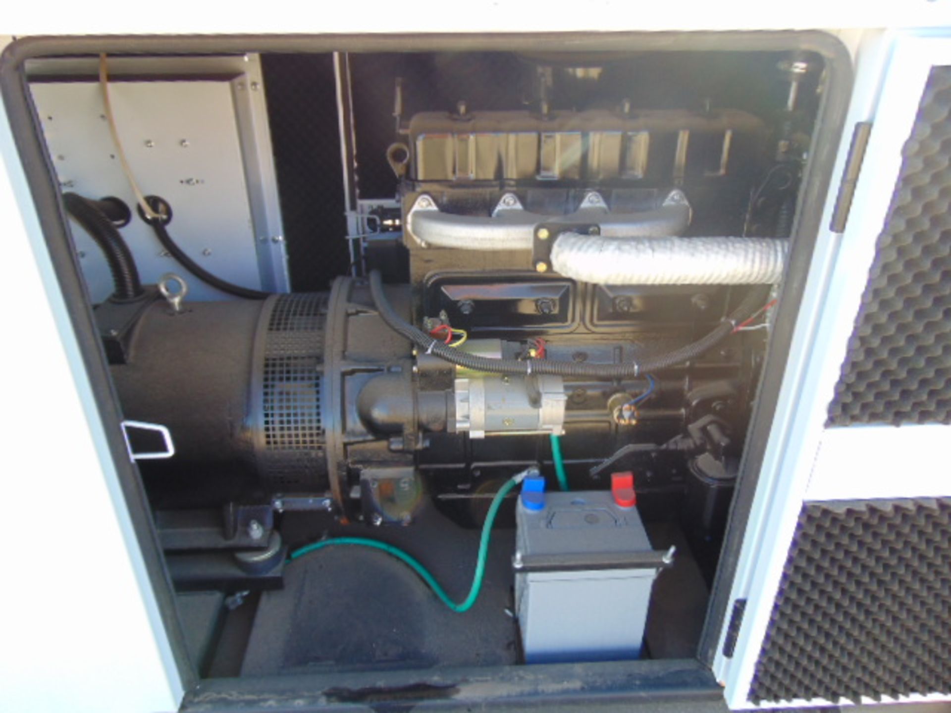 UNISSUED WITH TEST HOURS ONLY 100 KVA 3 Phase Diesel Generator Set - Bild 14 aus 18