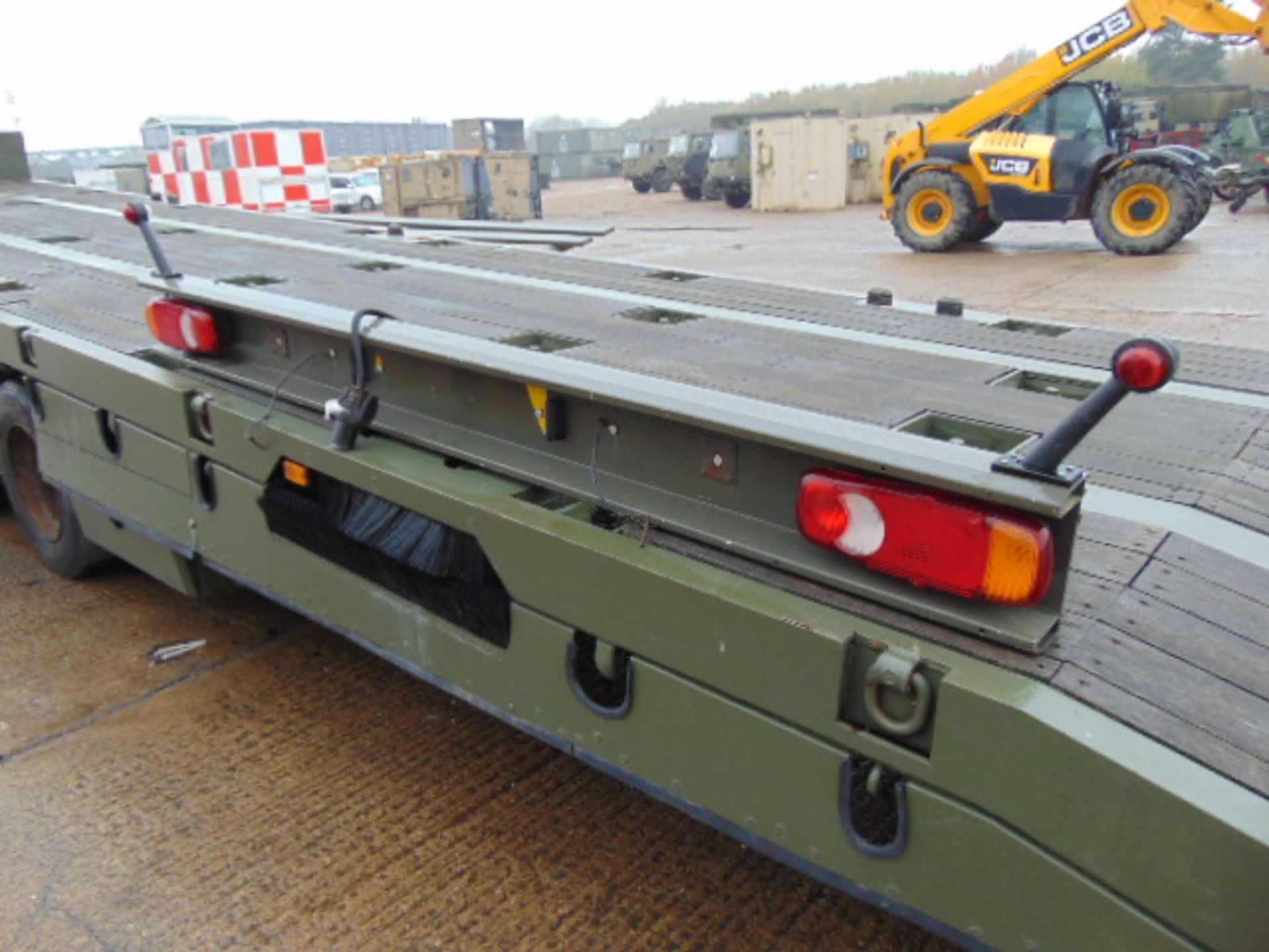 2002 Oldbury Tri Axle Sliding Deck Plant Trailer - Image 6 of 23