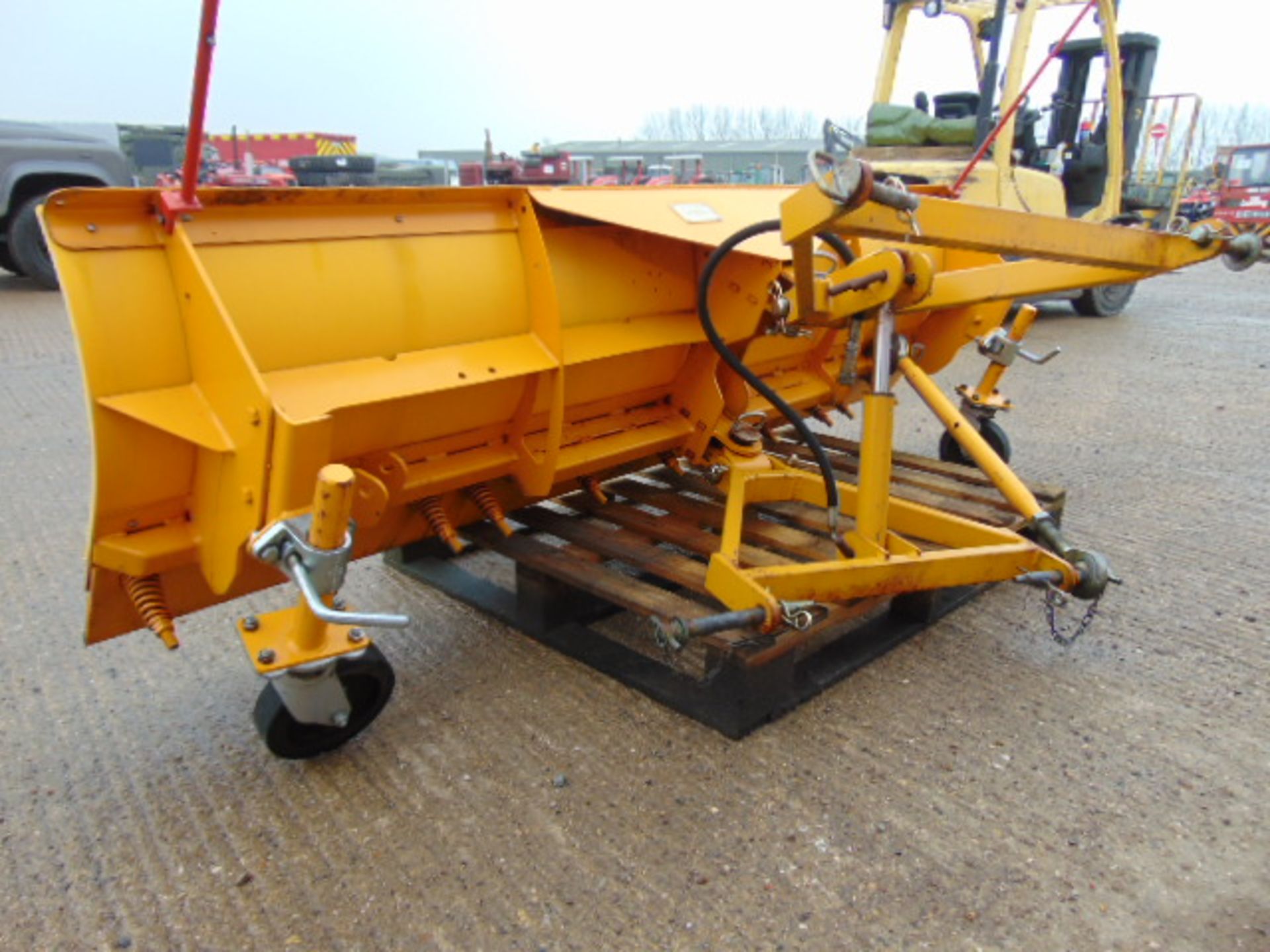 Land Rover Defender Bunce Snow Plough Blade c/w Mounting Frame, Hydraulic Pack & Electrics - Image 4 of 14