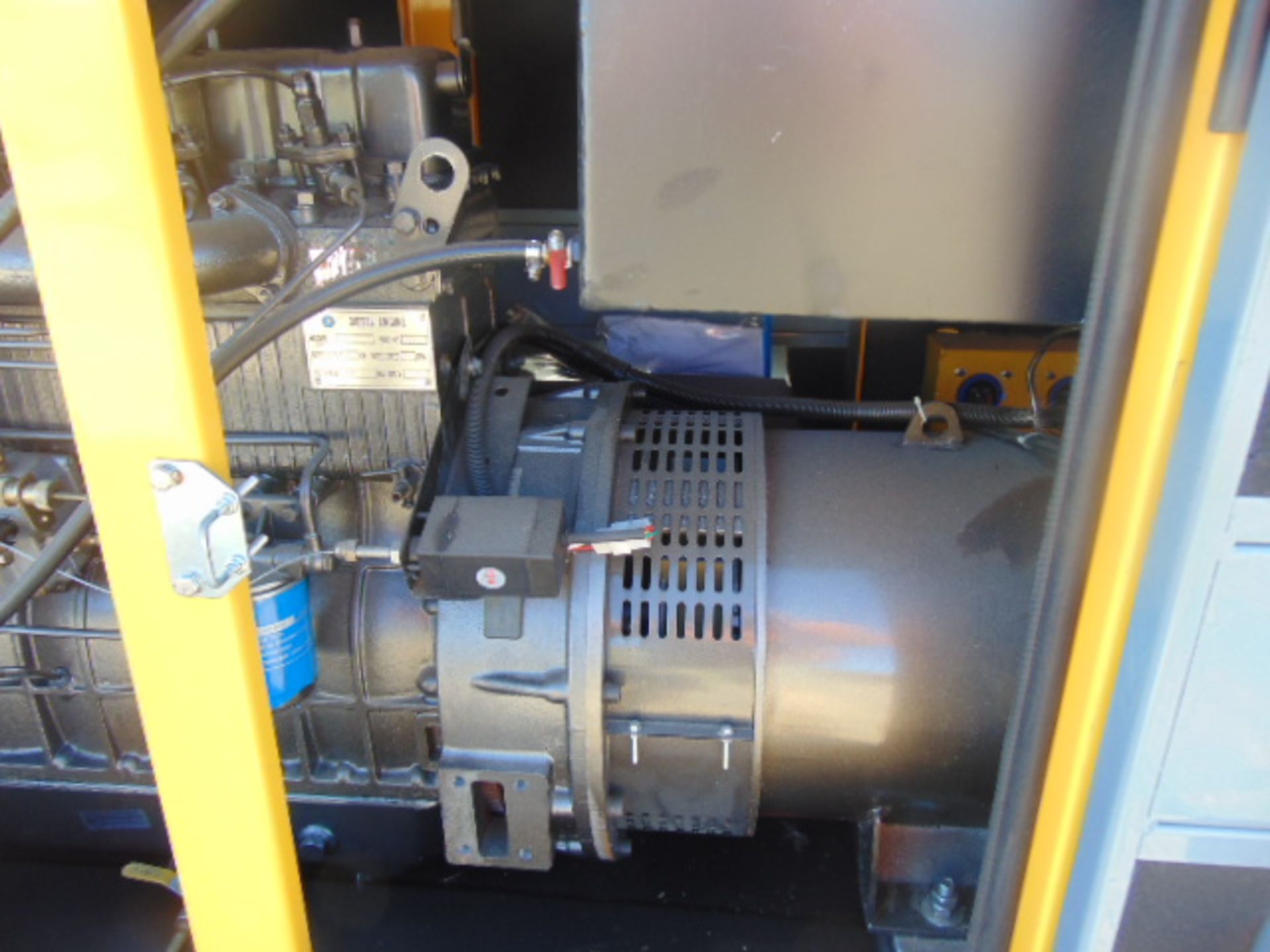 UNISSUED WITH TEST HOURS ONLY 25 KVA 3 Phase Silent Diesel Generator Set - Bild 14 aus 17