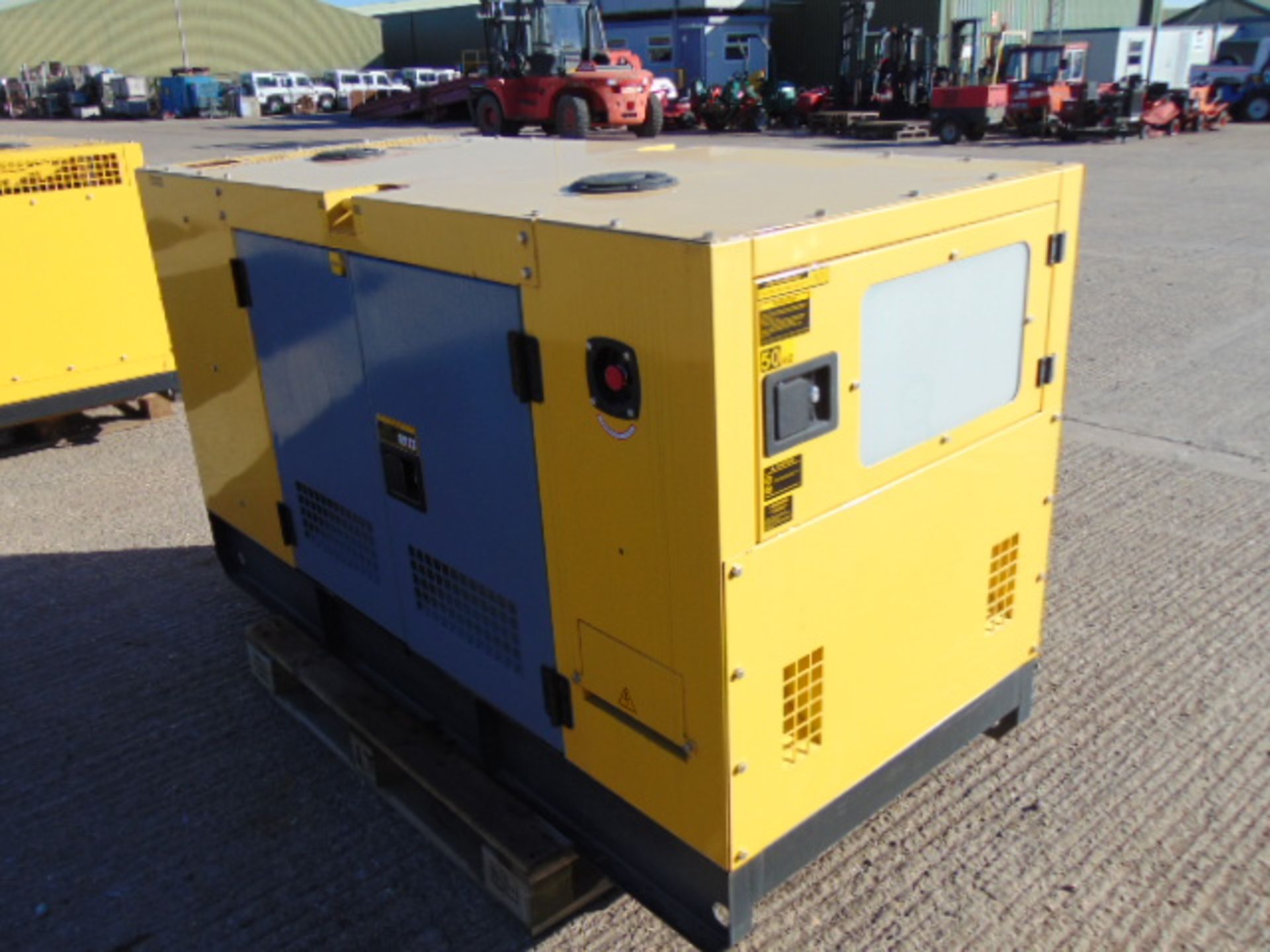 UNISSUED WITH TEST HOURS ONLY 30 KVA 3 Phase Silent Diesel Generator Set - Bild 5 aus 16