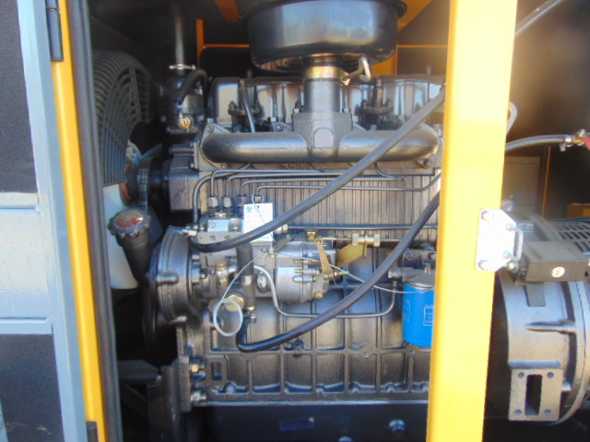 UNISSUED WITH TEST HOURS ONLY 25 KVA 3 Phase Silent Diesel Generator Set - Bild 13 aus 17