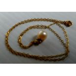 A single-pearl pendant on 9ct yellow gold chain, 20cm, 1.48g gross weight, hallmarked