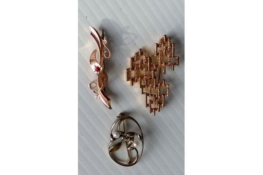 Two mid-20th century 9ct yellow gold brooches one with a garnet decoration, 8g and another brooch - Image 1 of 2