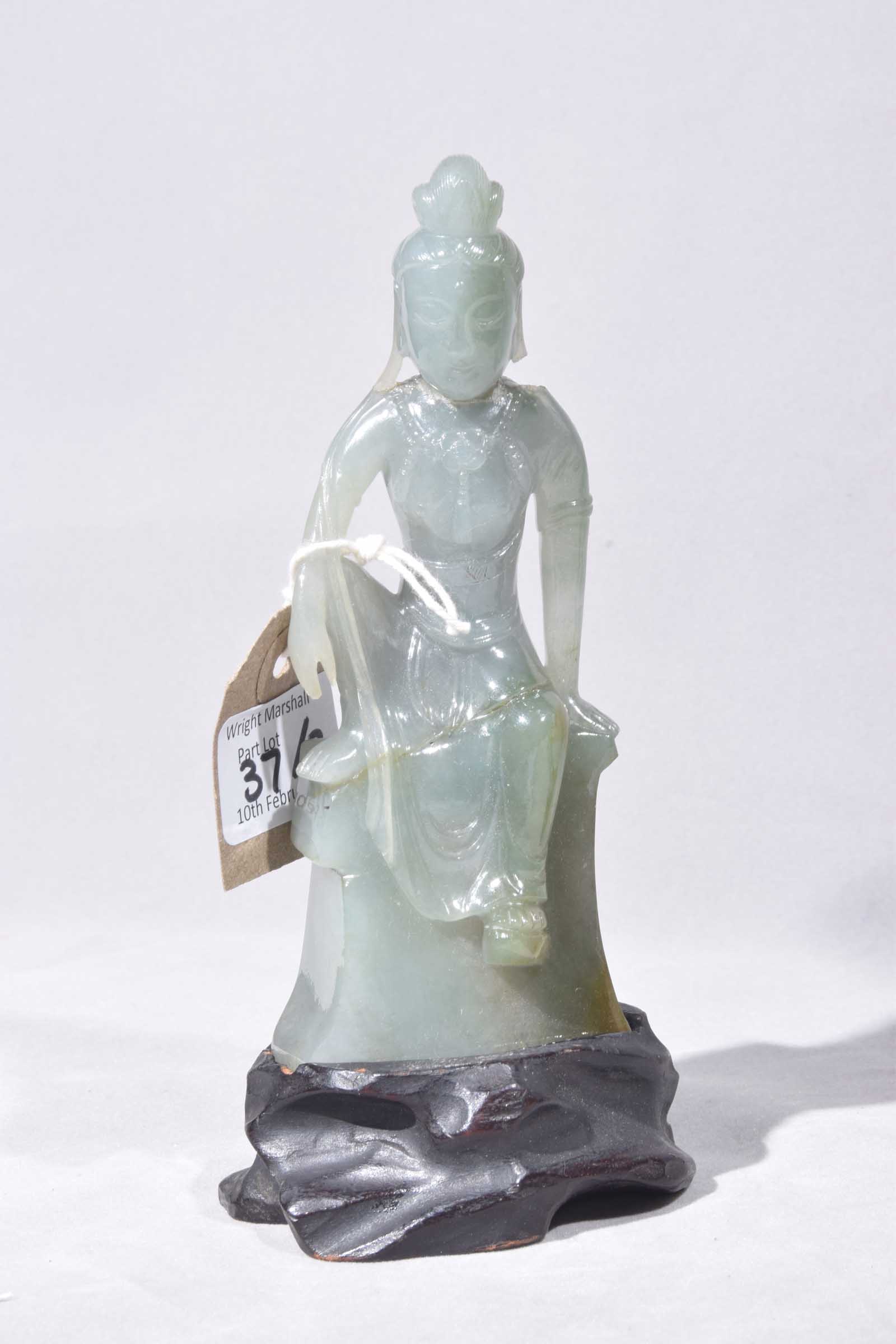 A collection of Chinese green hard stone and quartz figures of Guanyin The two green carved - Image 6 of 11