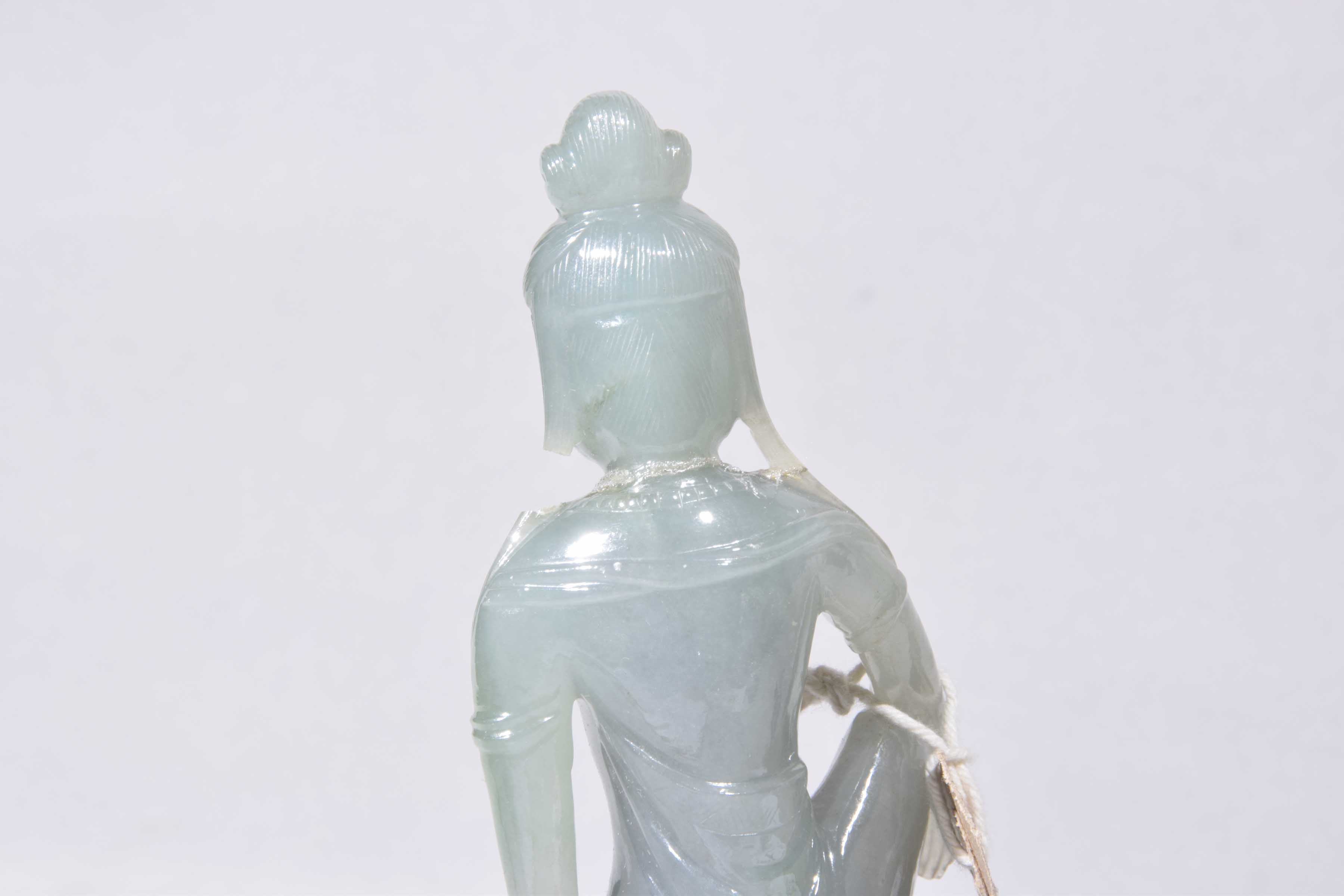 A collection of Chinese green hard stone and quartz figures of Guanyin The two green carved - Image 11 of 11