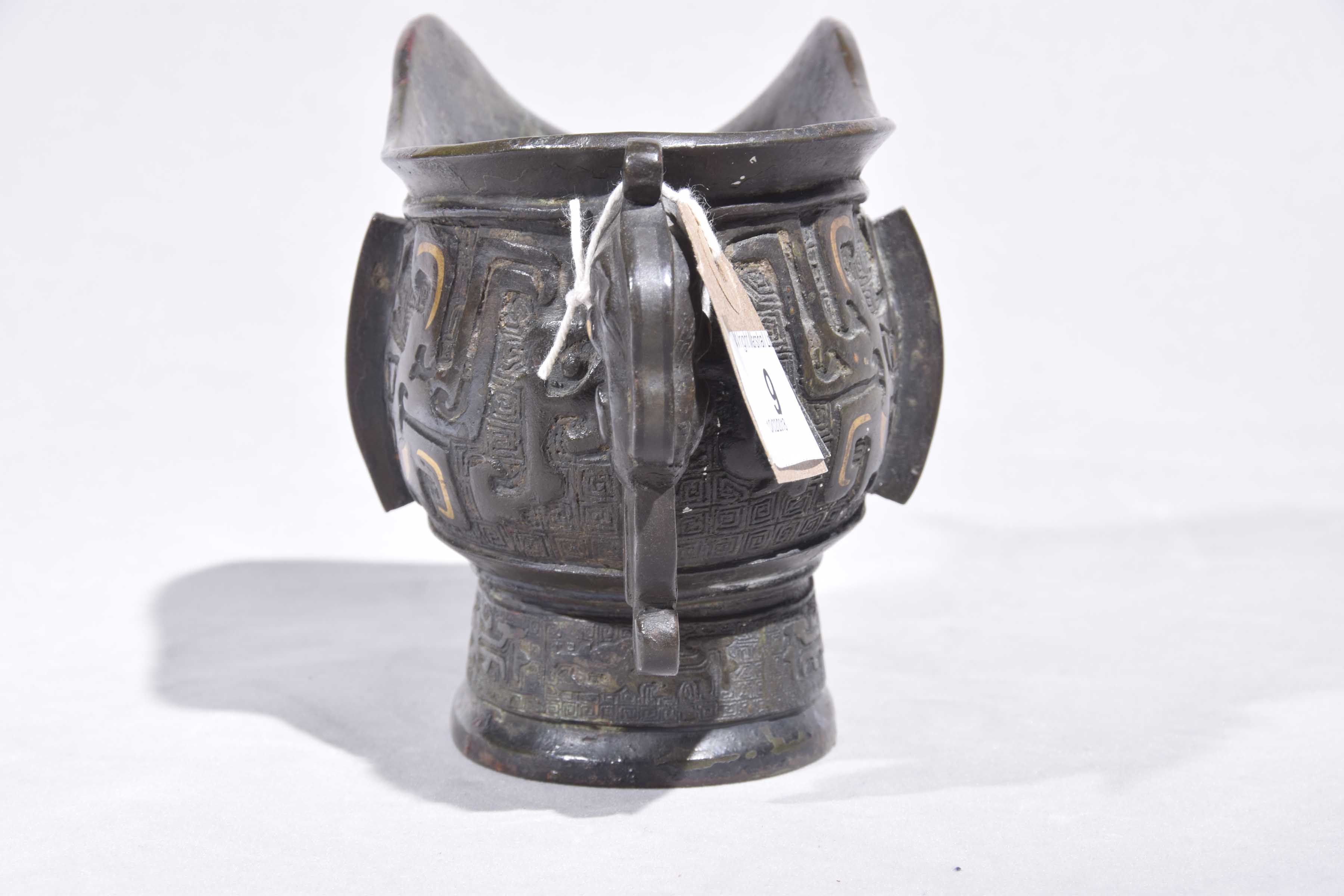 A Chinese bronze spouted wine vessel (Gong) The cast bronze vessel (used for pouring rice wine at - Image 6 of 8