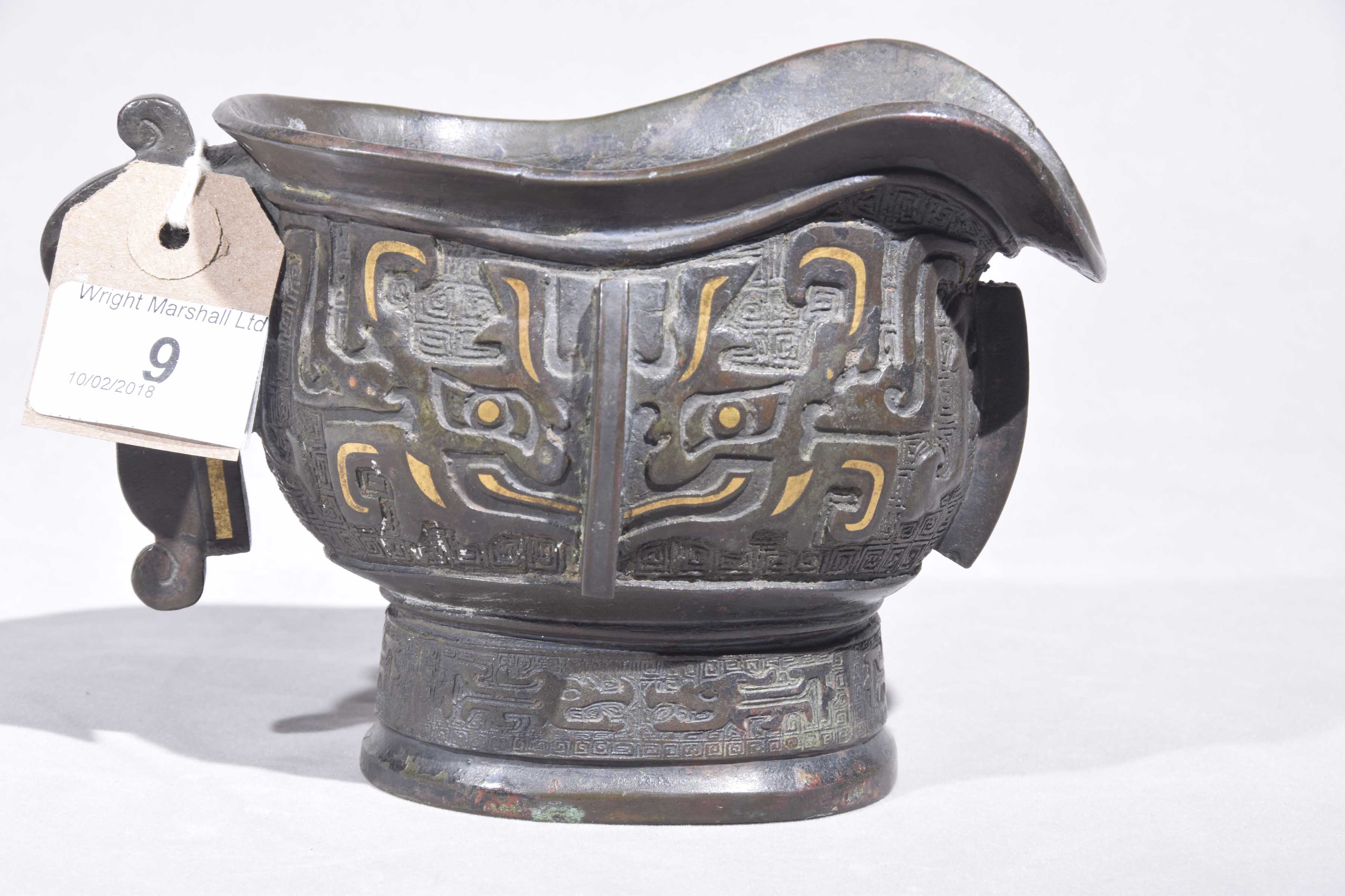 A Chinese bronze spouted wine vessel (Gong) The cast bronze vessel (used for pouring rice wine at - Image 4 of 8