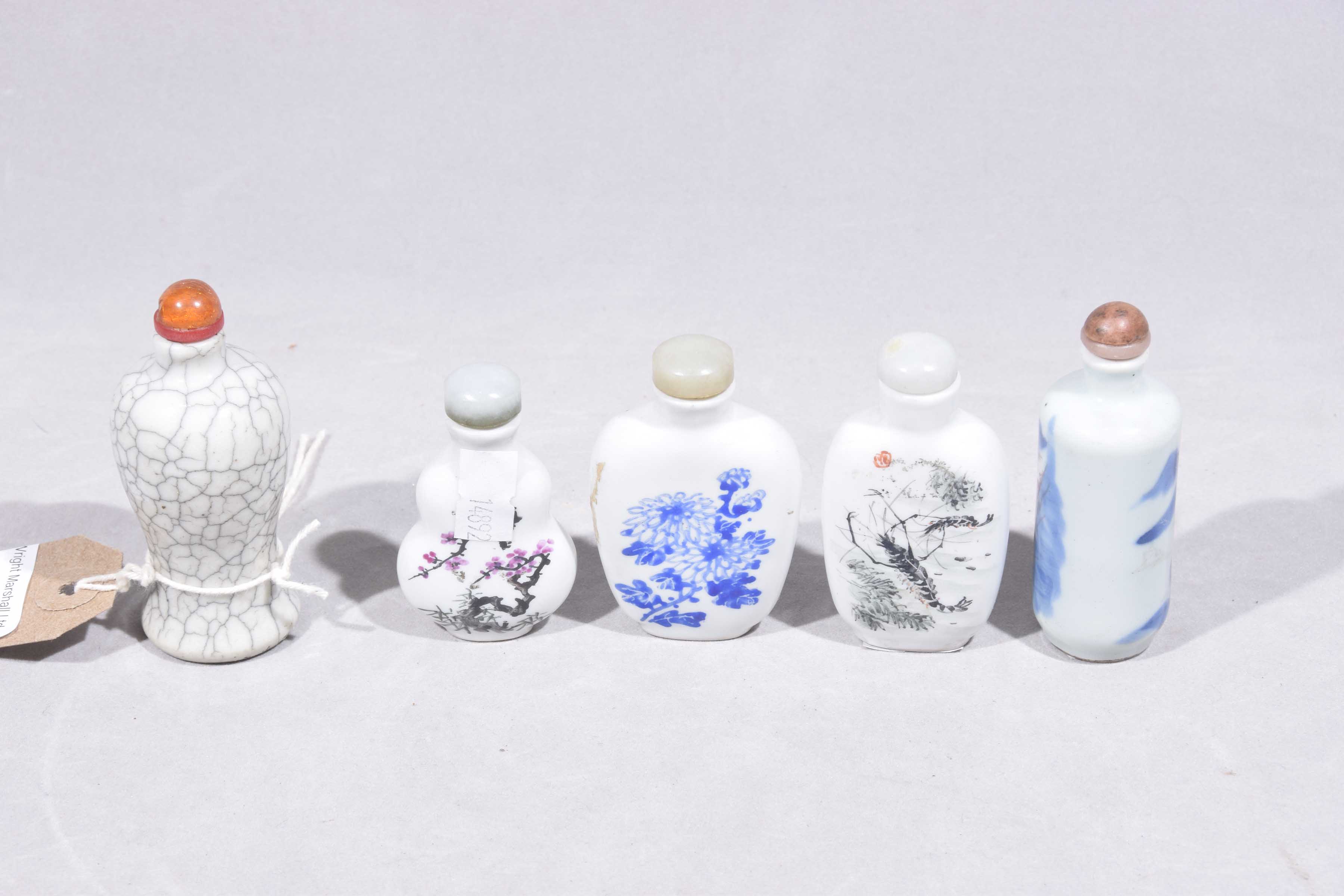 A small group of 19th Century and later Chinese porcelain snuff bottles To include a grey crackle - Image 4 of 4