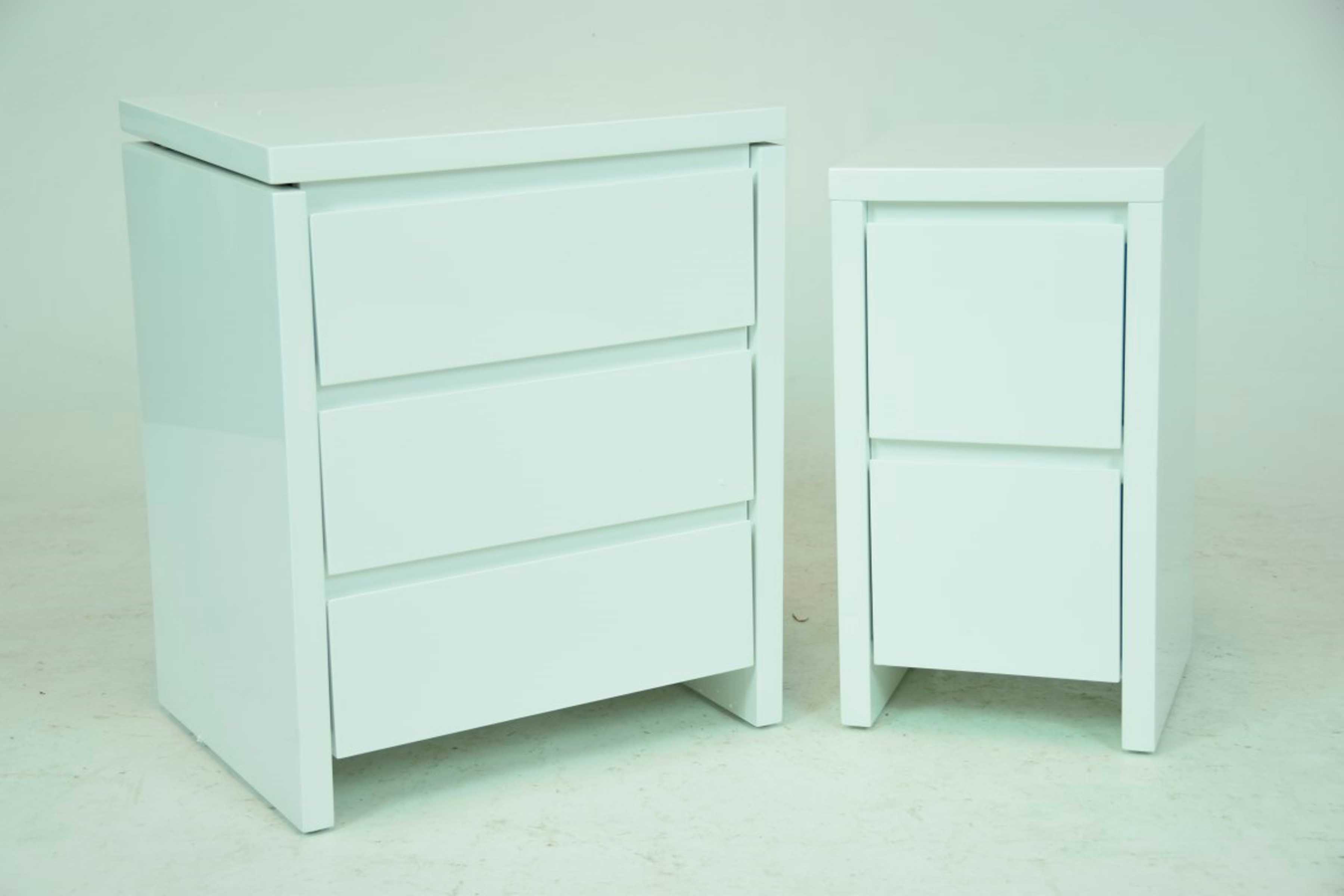 Two Contemporary white chests A three drawer example and a two drawer bedside chest,