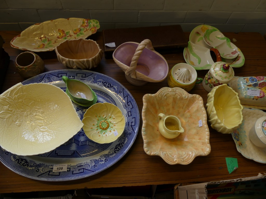 A mixed lot of various ceramics to include a large Willow pattern meat plate,