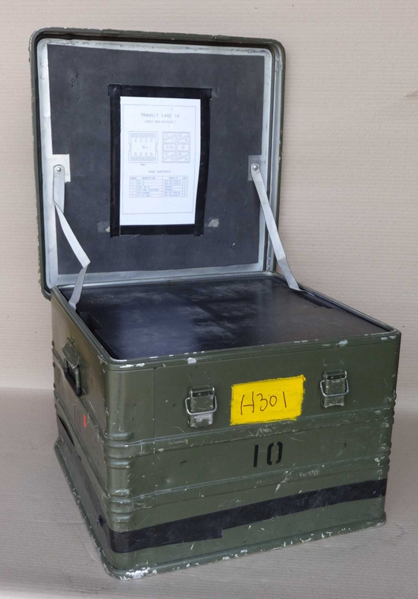 A set of four green military boxes, 40x58x58cm. - Image 2 of 2