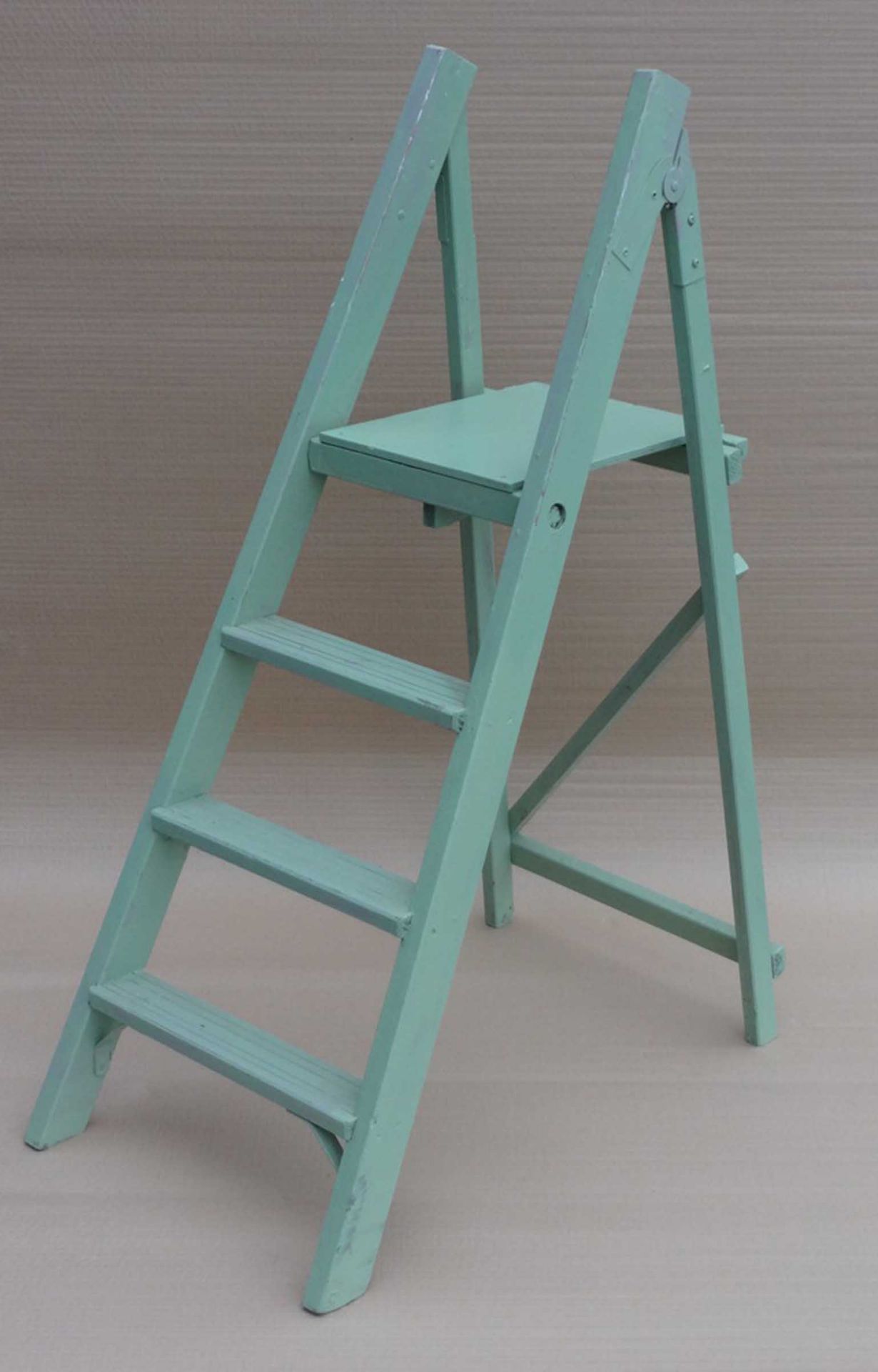 A set of painted wooden step ladders, 110x46x72cm.