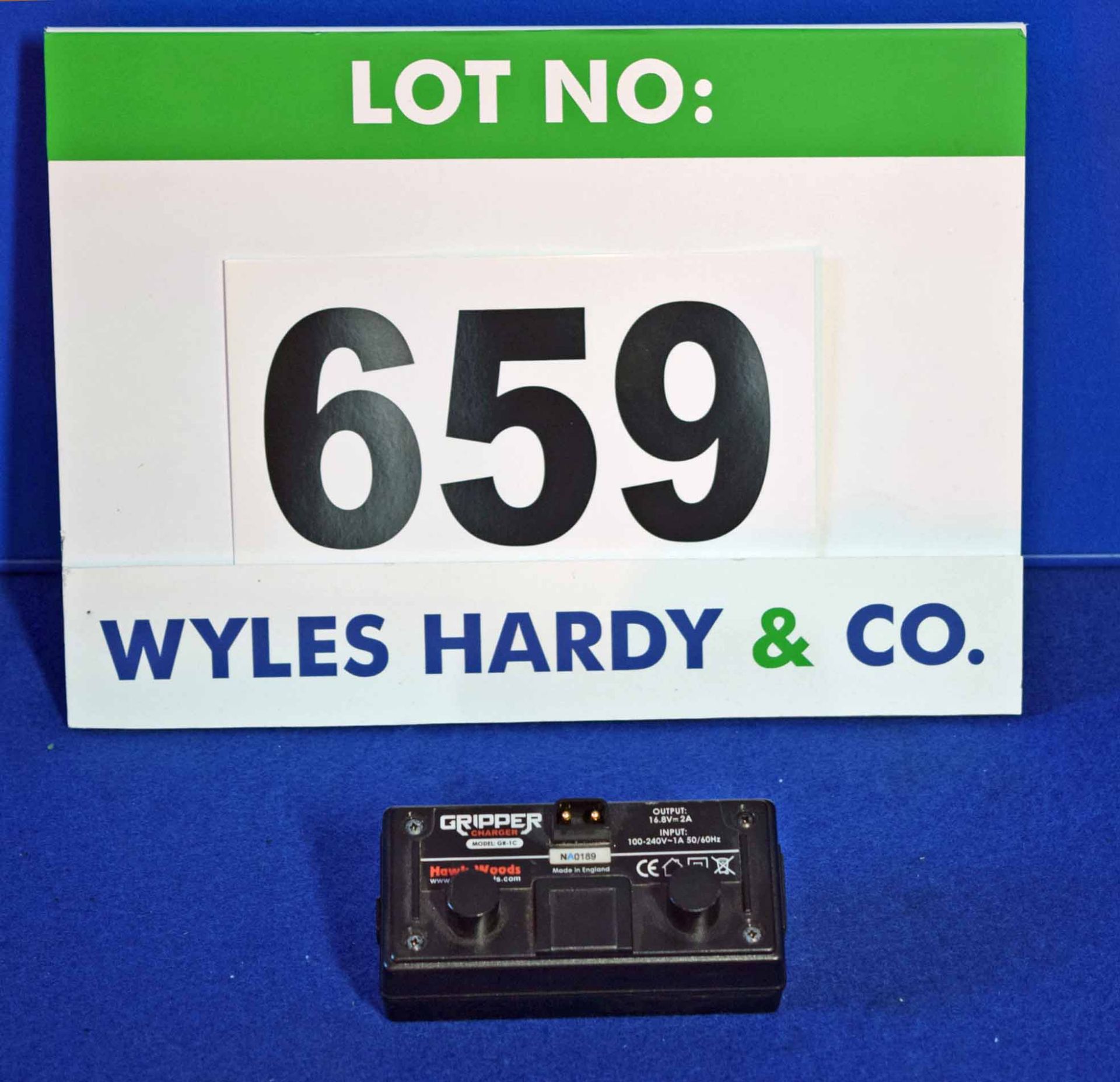 A HAWK-WOODS GR-1C Fast Charger for Gripper Batteries (NB No Mains Cable)
