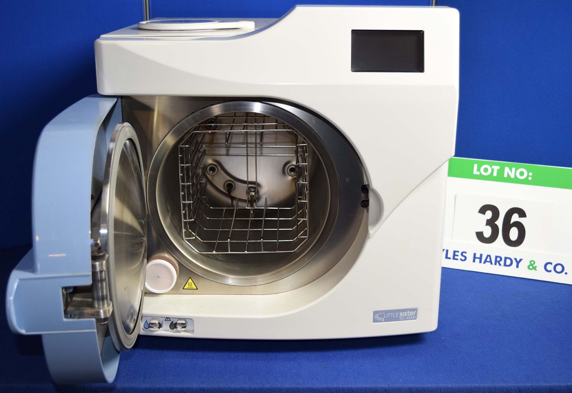 An ESCHMAN Little Sister SES 3000B Benchtop Vacuum Autoclave (Next Examination Due 14/08/2018)