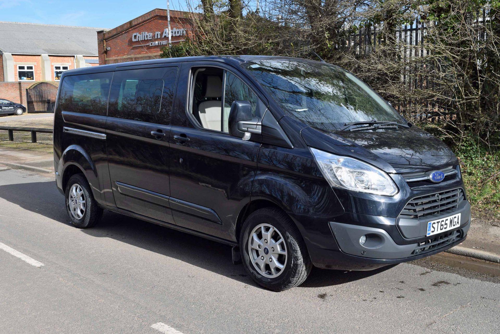 A 2015 FORD Transit Tourneo Custom 300 2.2 Diesel 6-Speed Limited E-Tech Manual MPV, Registration - Image 3 of 11