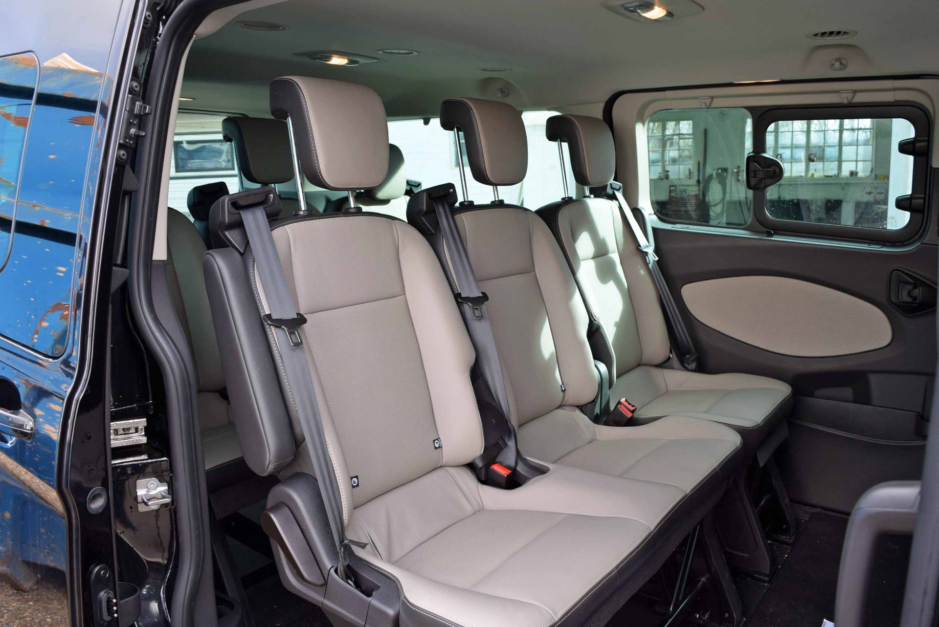 A 2015 FORD Transit Tourneo Custom 300 2.2 Diesel 6-Speed Limited E-Tech Manual MPV, Registration - Image 7 of 11