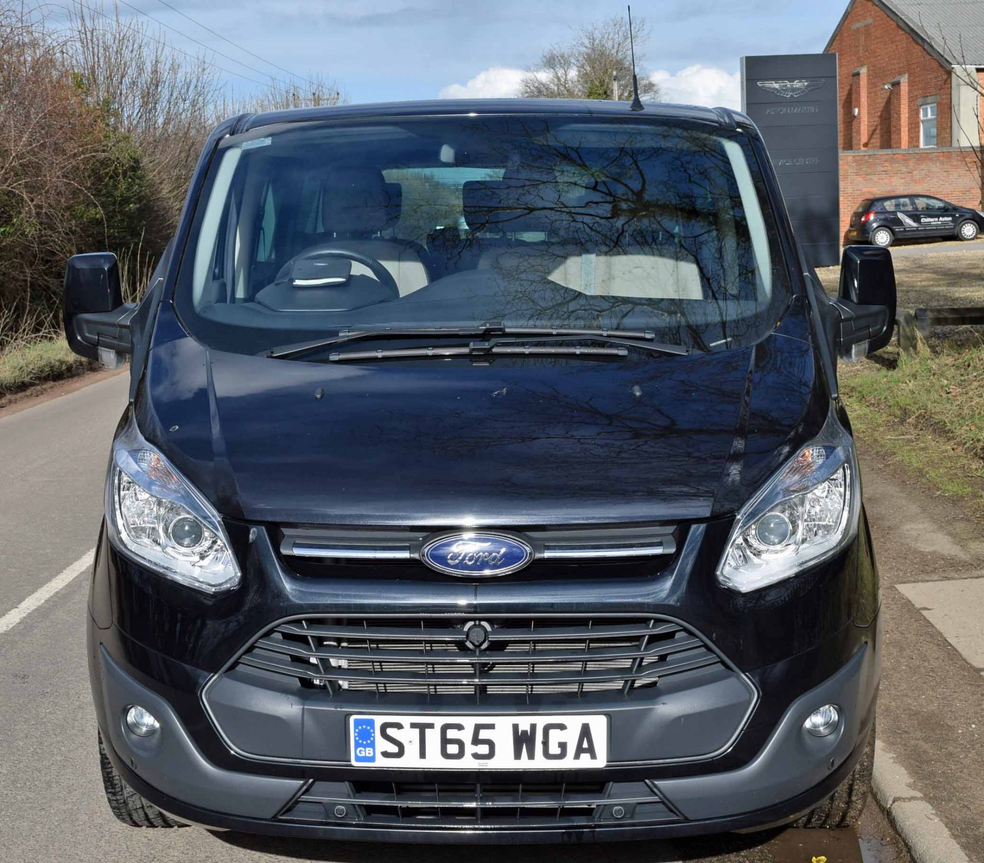 A 2015 FORD Transit Tourneo Custom 300 2.2 Diesel 6-Speed Limited E-Tech Manual MPV, Registration