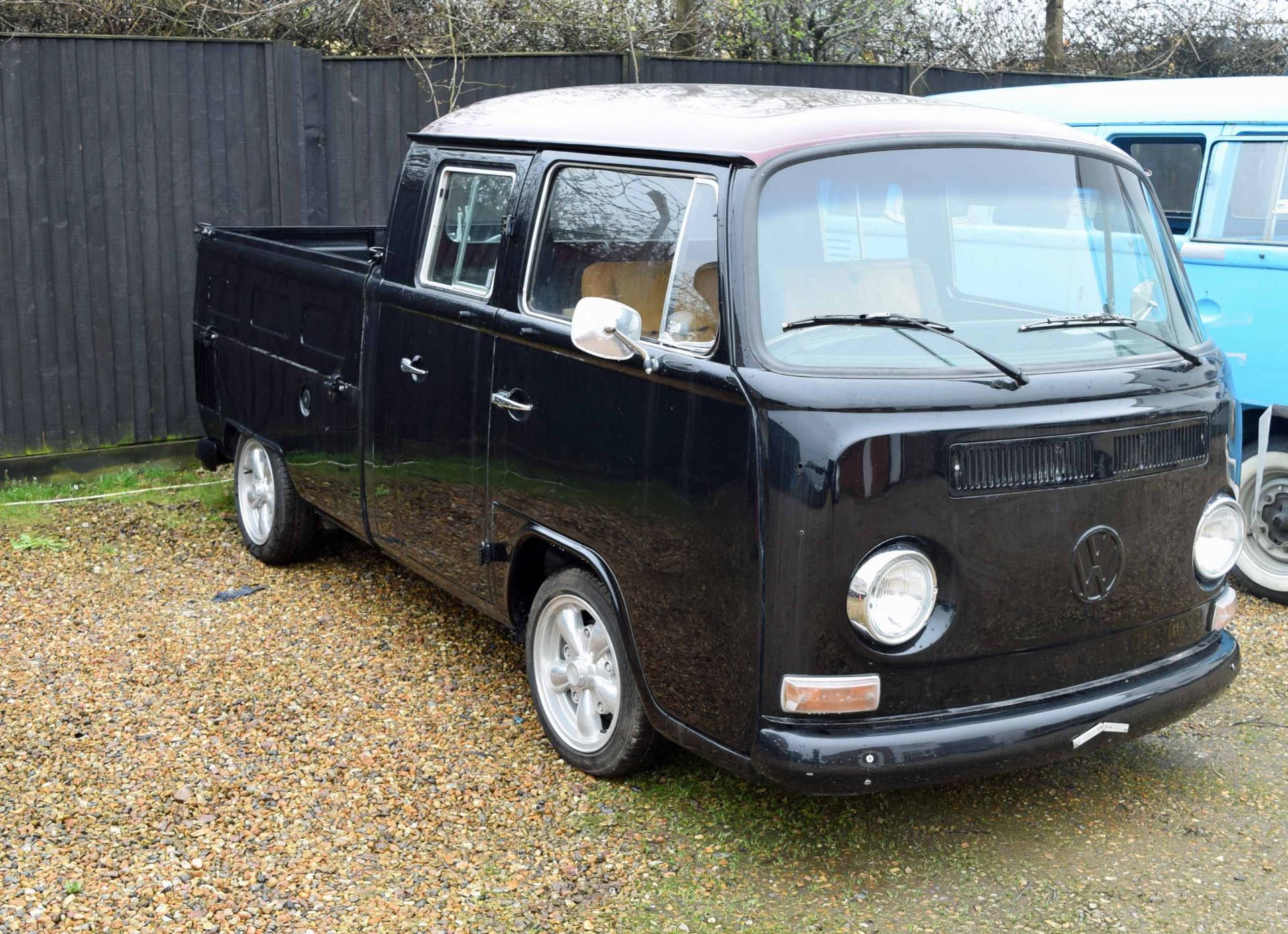 1983 VOLKSWAGEN Type 2 Bay Window Crew Cab Pick-Up, (Brazilian Import) 1641cc Air Cooled Engine, 3- - Image 2 of 11