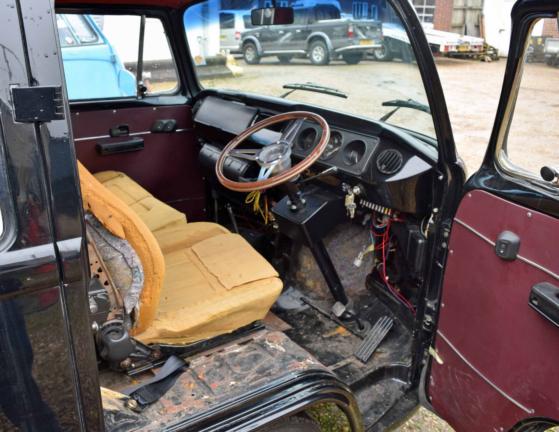 1983 VOLKSWAGEN Type 2 Bay Window Crew Cab Pick-Up, (Brazilian Import) 1641cc Air Cooled Engine, 3- - Image 5 of 11