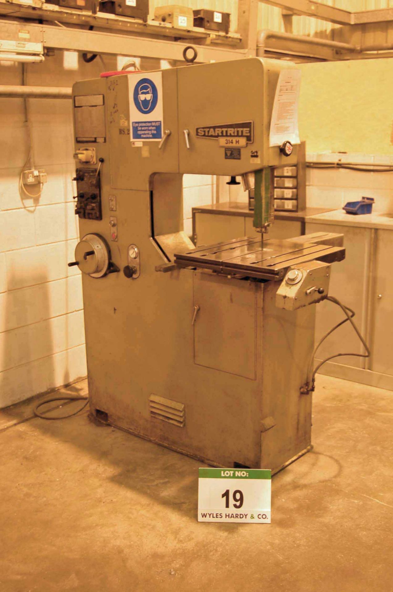 A STARTRITE 314 H Vertical Metal Cutting Band Sawing Machine, Serial No. 19197 with 2ft Throat,