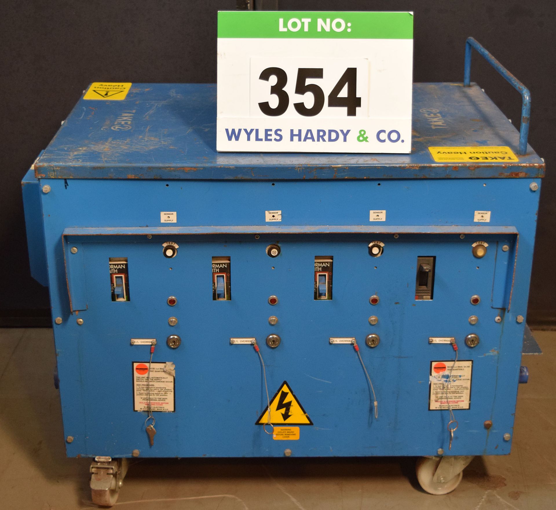 A BLAKLEY ELECTRICS Steel Enclosed Castor mounted Power Distribution Unit - 400A 1PH PowerLock In to