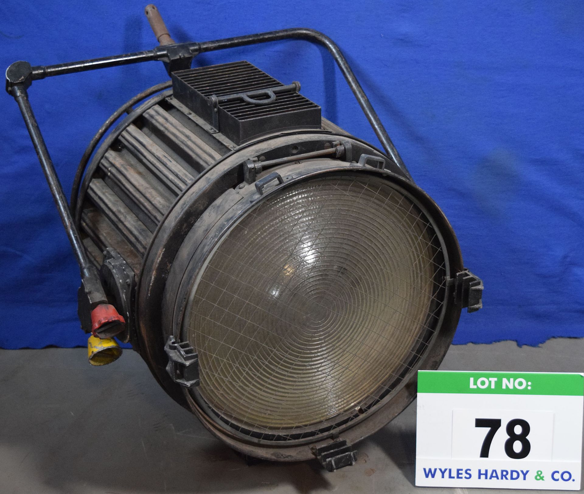 An IANIRO Vega 10000W Light with fitted Stirrup Mount (N.B. No Bulb)