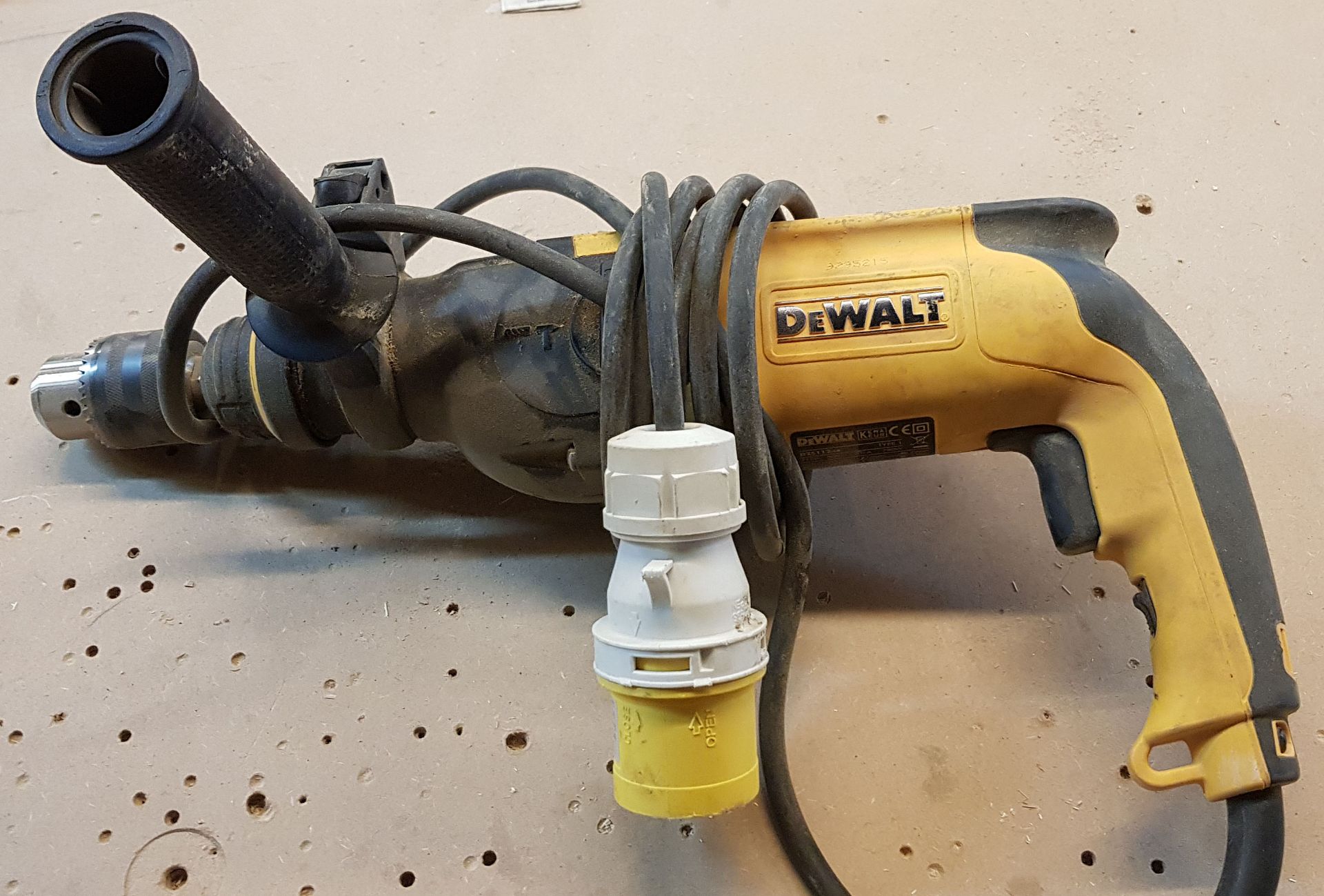 A DE WALT D25112-LX 780W Pistol Drill (110V)