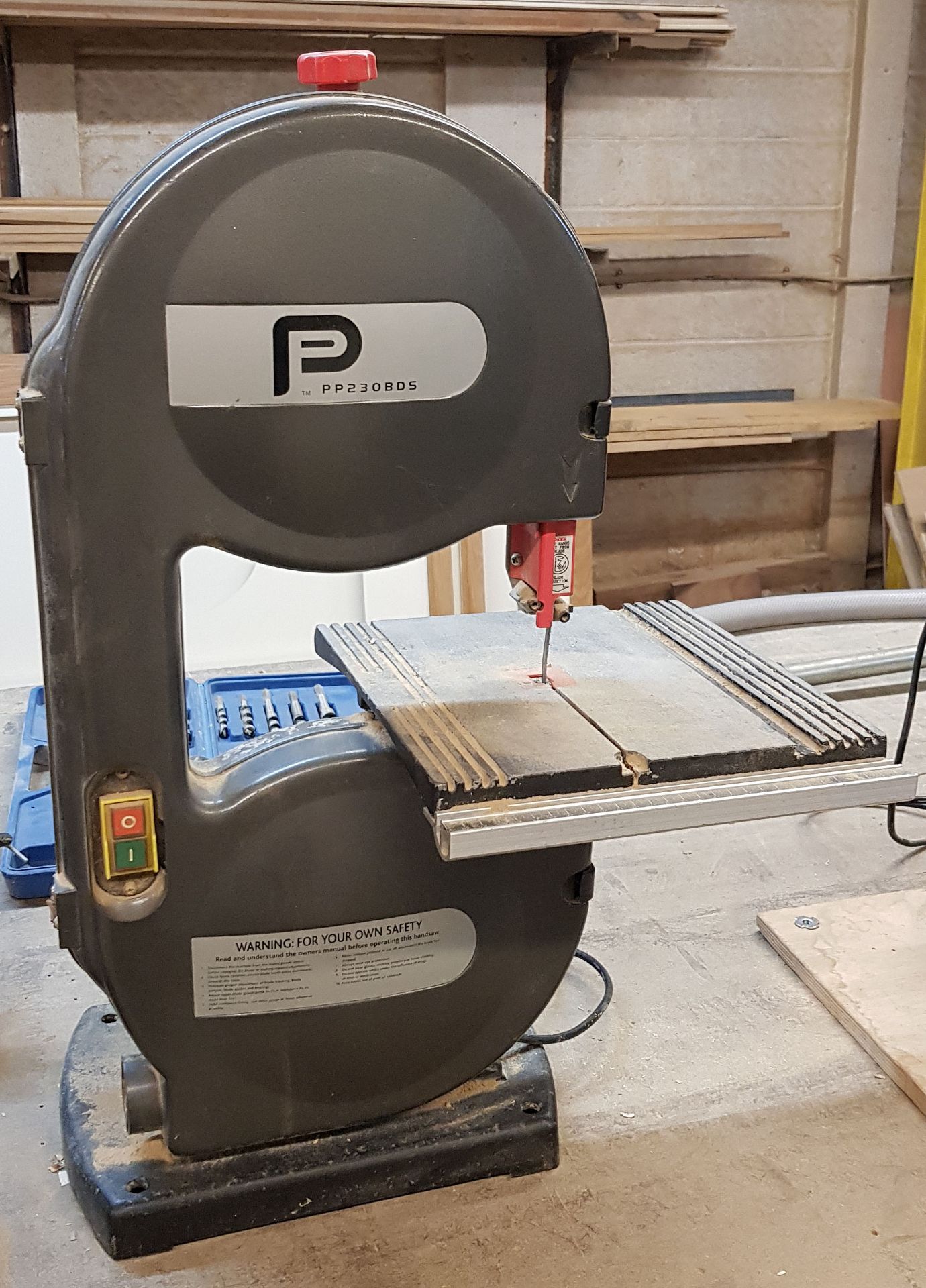 A PINNACLE Vertical Benchtop Bandsawing Machine, 9 inch Throat (240V)