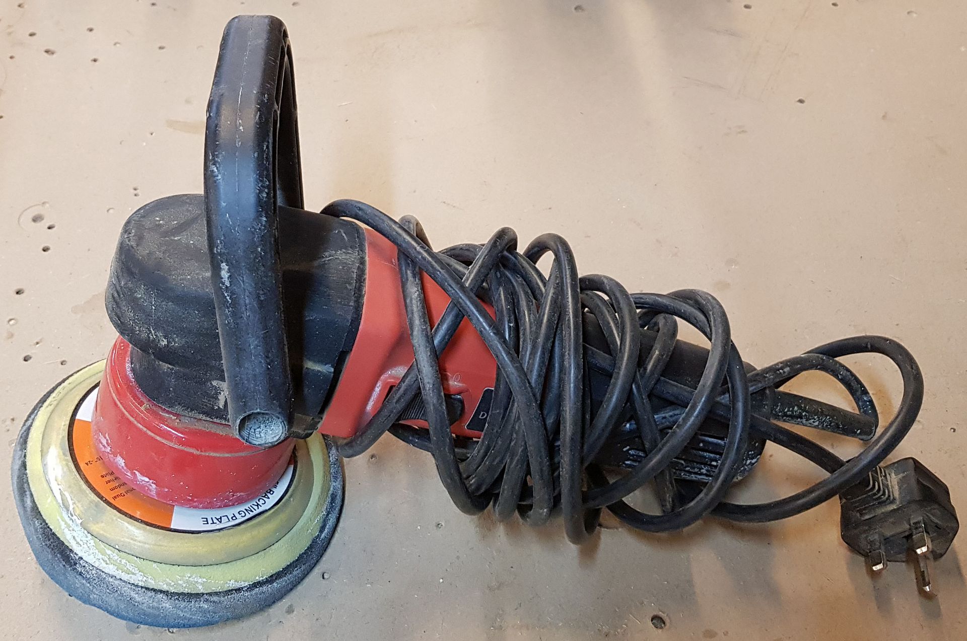 A DELTALYO DAP900 Random Orbital Sander (240V)