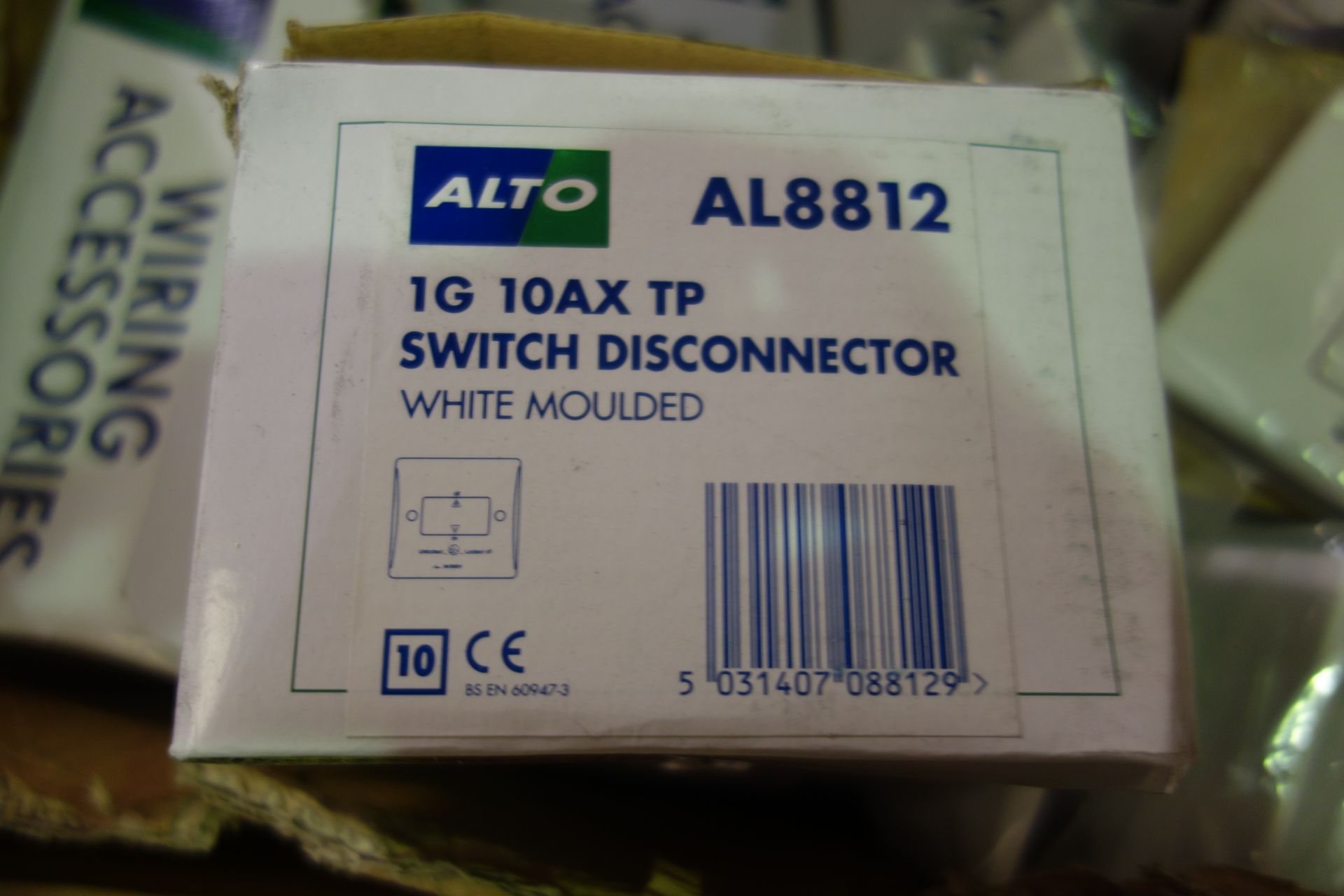 1 X Box Of Alto AL8812 1G 10AX TP Switch Dicconnector White Moulded Aprox 190