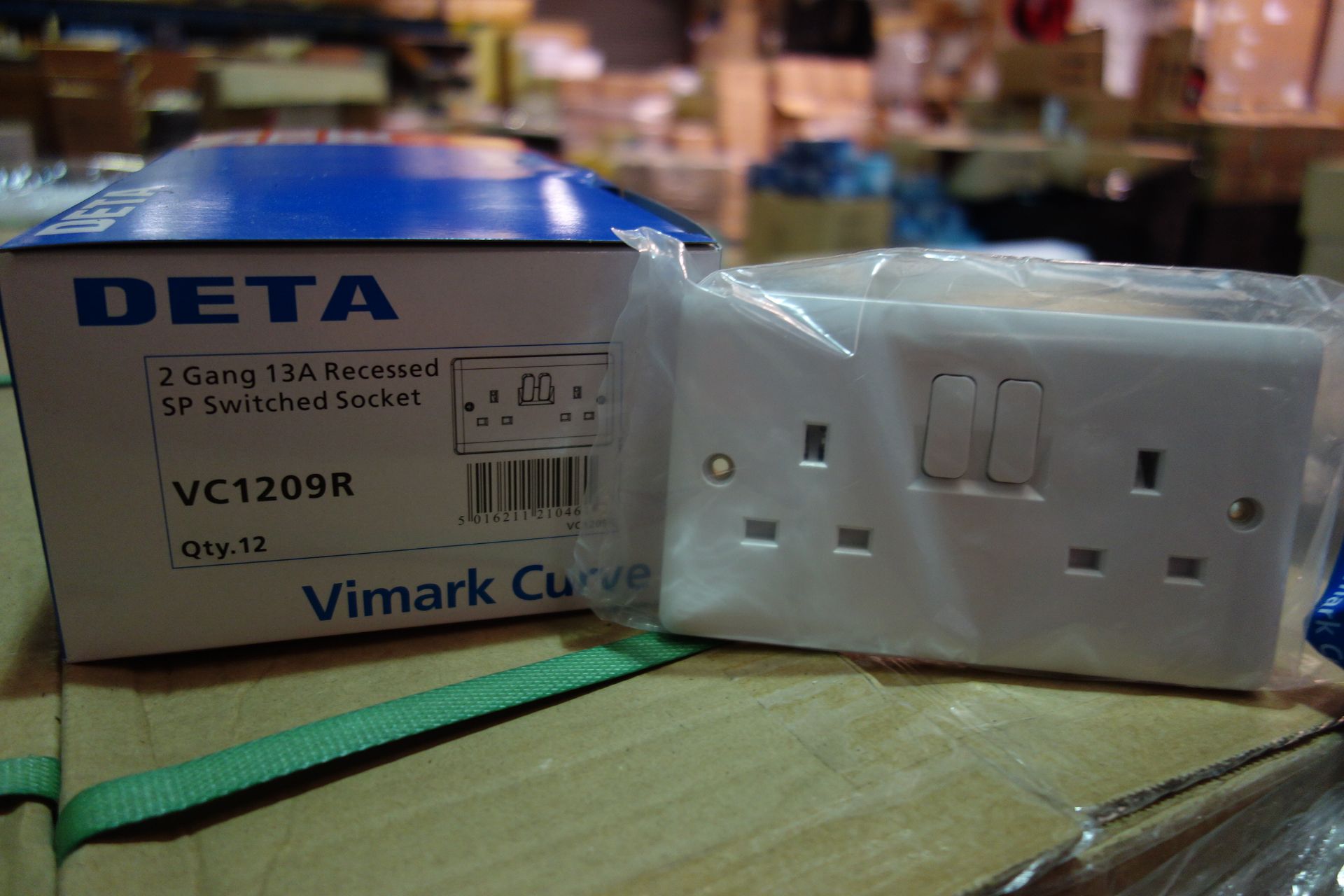 120 X Deta VC1209R 2G 13A Switched SP Recessed Socket White