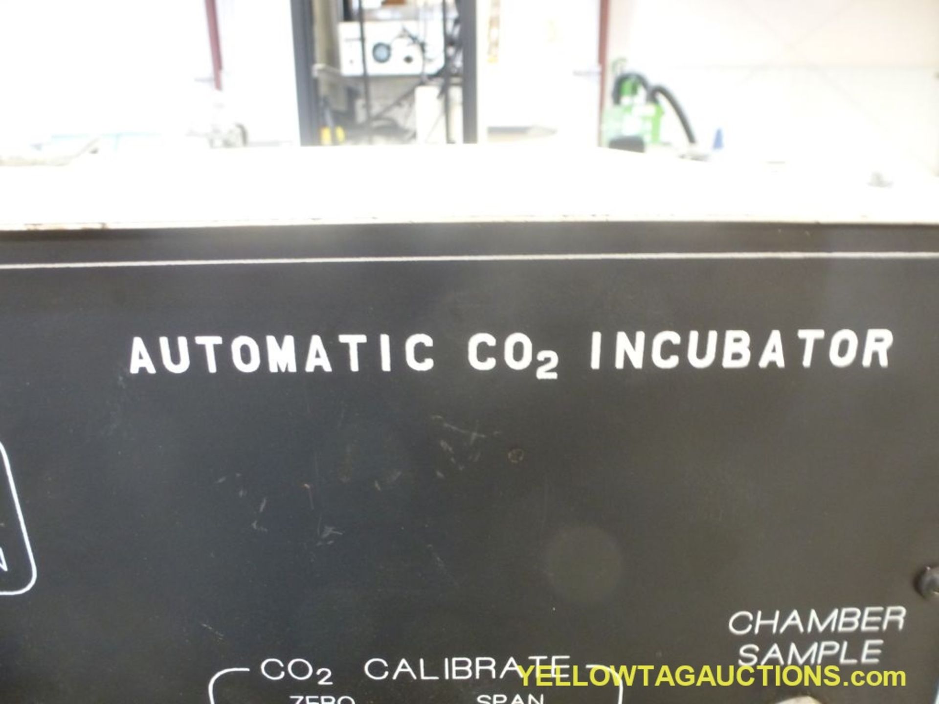 Equatherm Automatic Co2 Incubator|Model No. 266-084120V7.5A900WCo2 in 10 PSI RecommendedLocation: - Bild 7 aus 7