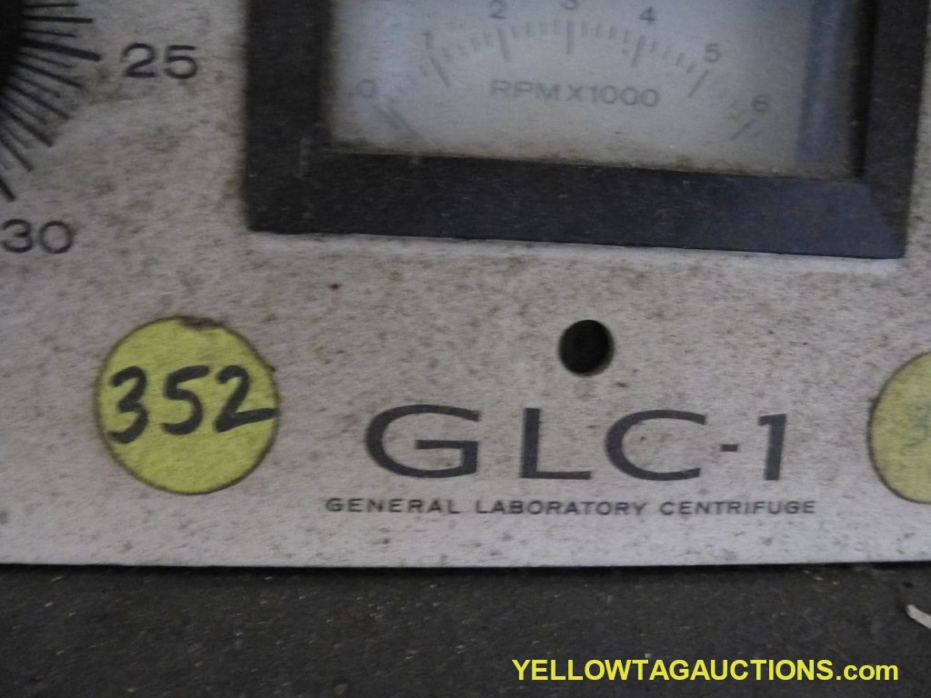 DuPont Instruments Lab Centrifuge|Model No. GLC-1Location: Charlotte, NC - Bild 8 aus 8