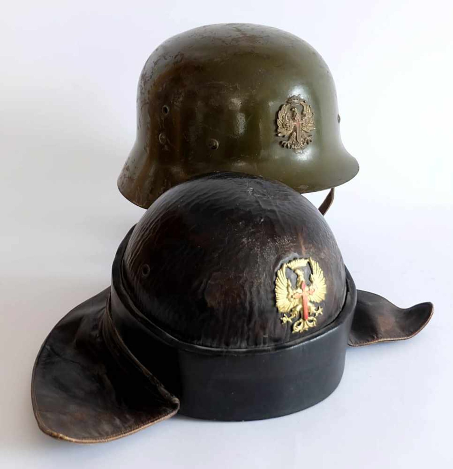 SPANIEN, Heer/ Ejército de Tierra, 2 Helme, Ende 1930er/40er-Jahre, je in der Front Wappen der