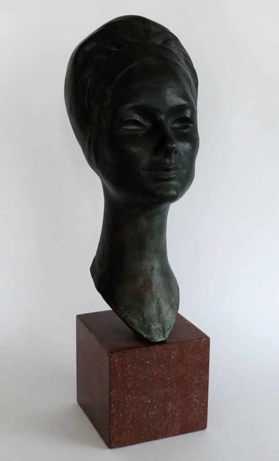 RACCHI-JANNUCCI, Giuliana, 1960er/70er-Jahre, Bronze, grün patiniert, lebensgroße Büste,