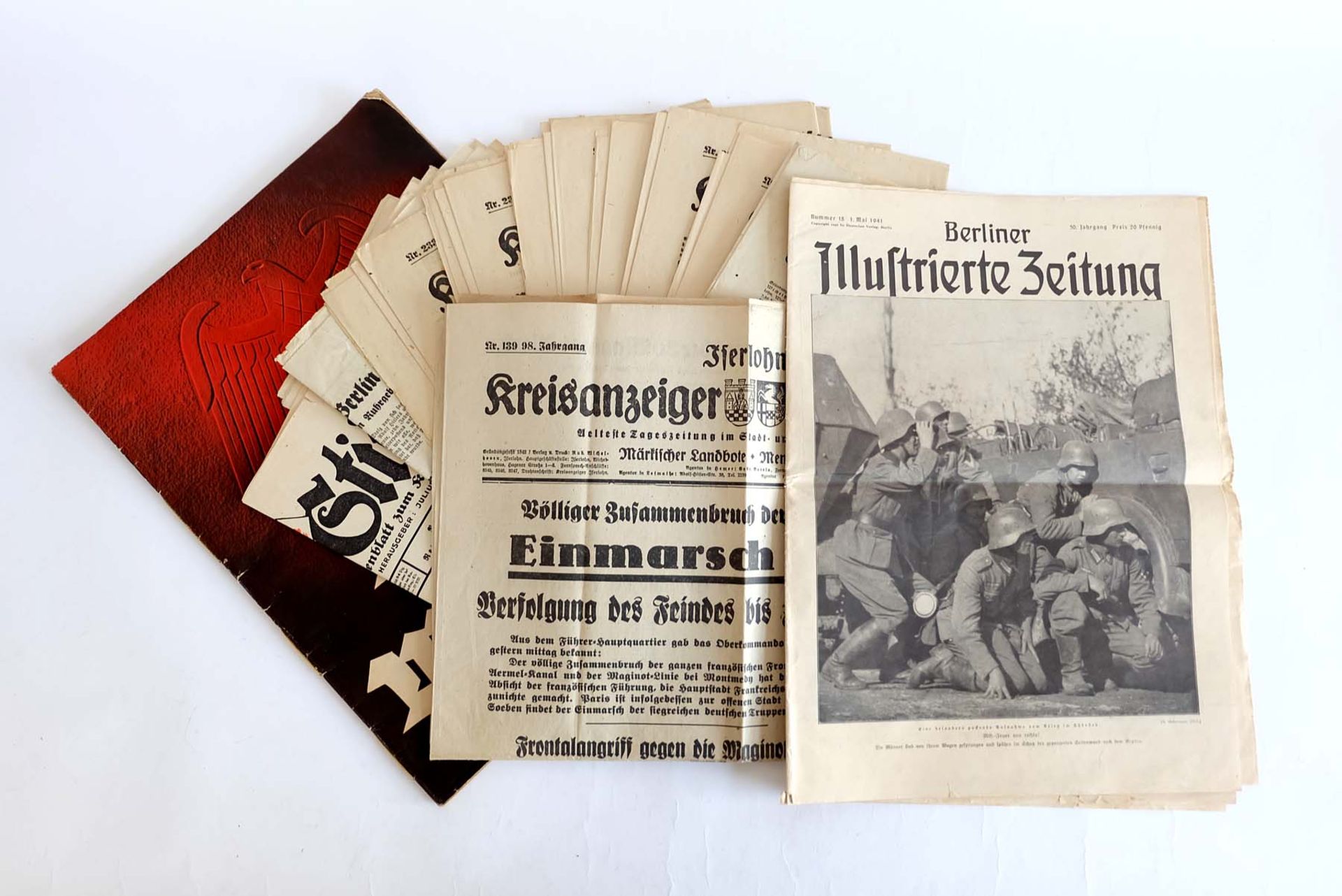 DEUTSCHES REICH, 1933-45, Konvolut Zeitungen, bestehend aus: Zeitschrift, Sieg im Westen, OKW