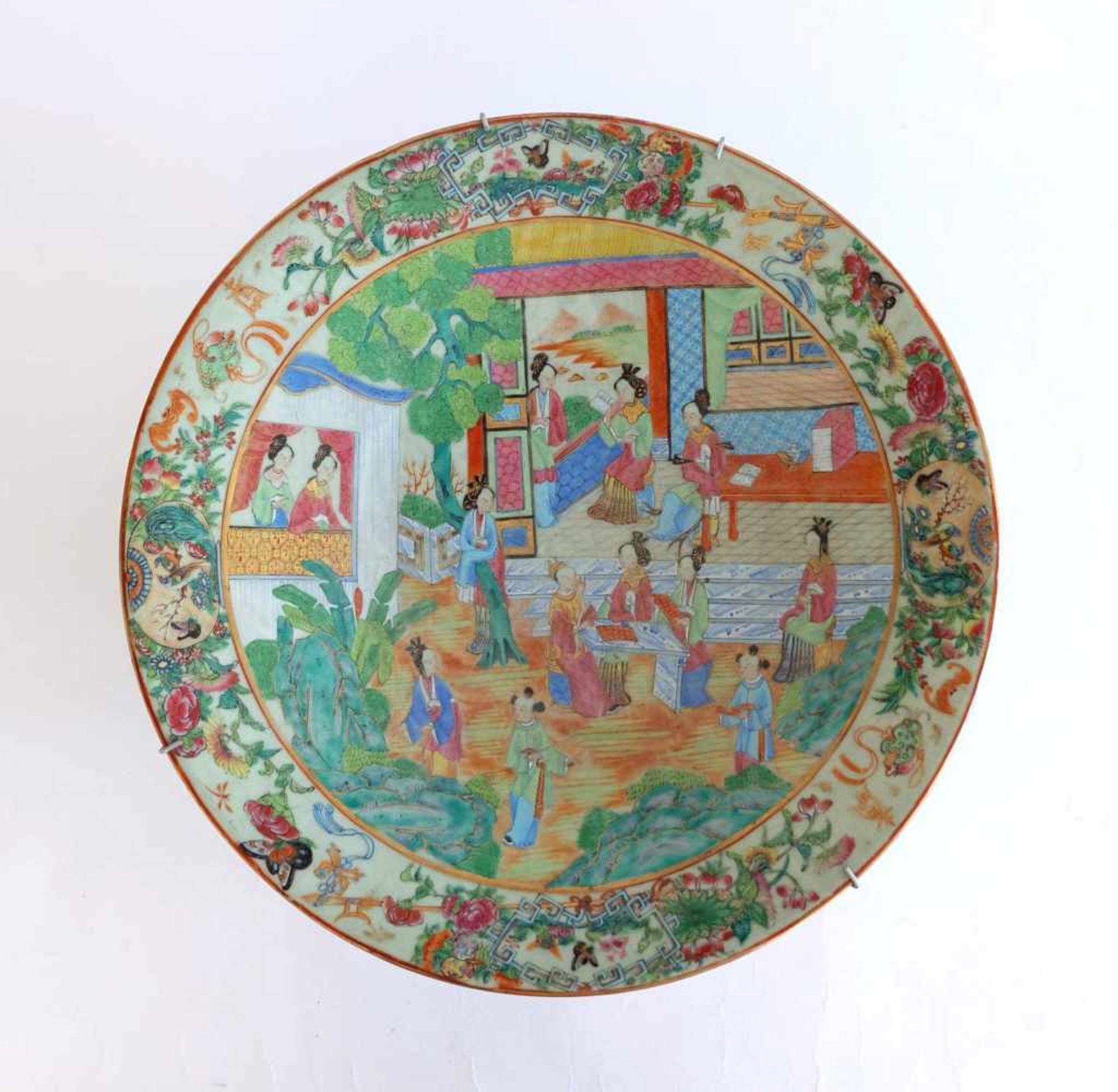 COUPTELLER/ PLATTE, China, um 1900, Porzellan, Seladonglasur, Famille Vert, polychrome