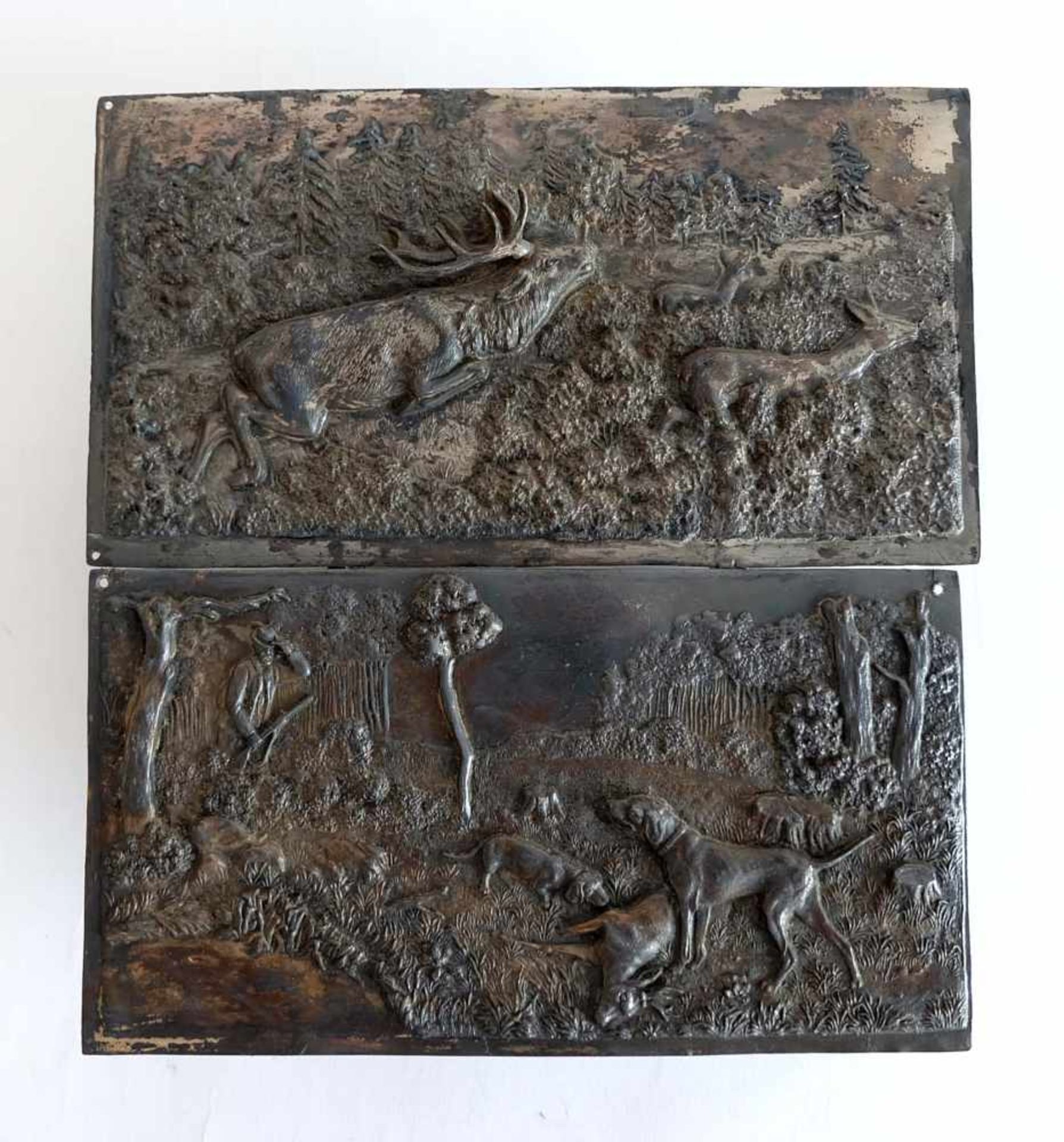 2 FLACHRELIEFS, Historismus Epoche, Zinn versilbert, Jagdliche Szenen, 14 x 25,5 bzw. 13,5 x 25 cm