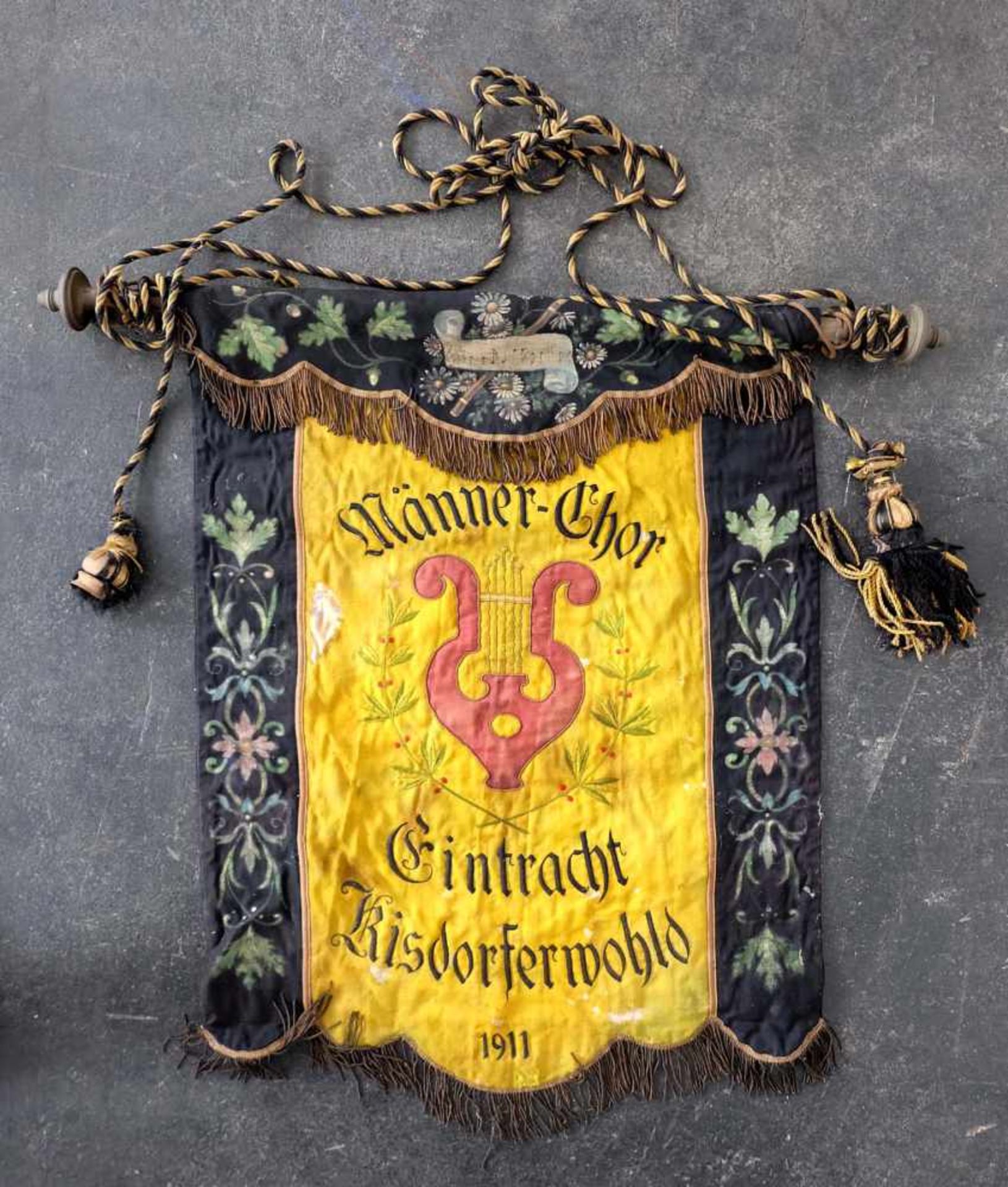 FAHNE, Männerchor Eintracht Kisdorferwohl 1911, gestickt und bemalt, orig. Stange mit
