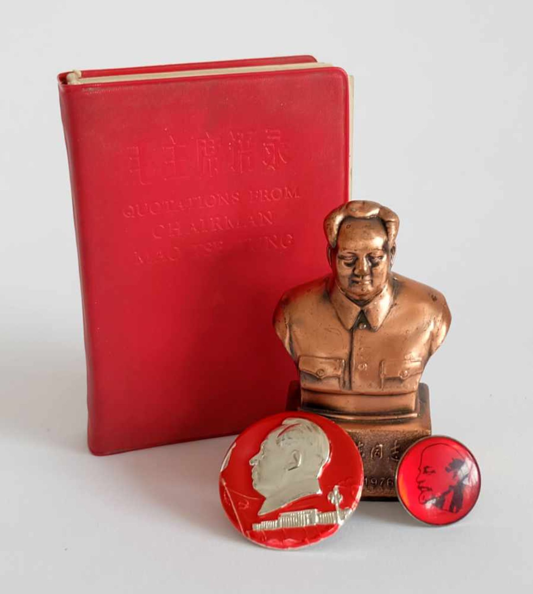 KOMMUNISTISCHES KONVOLUT, China, bestehend aus: "Maobibel", Quotations of Chairman Mao Tse-Tung,