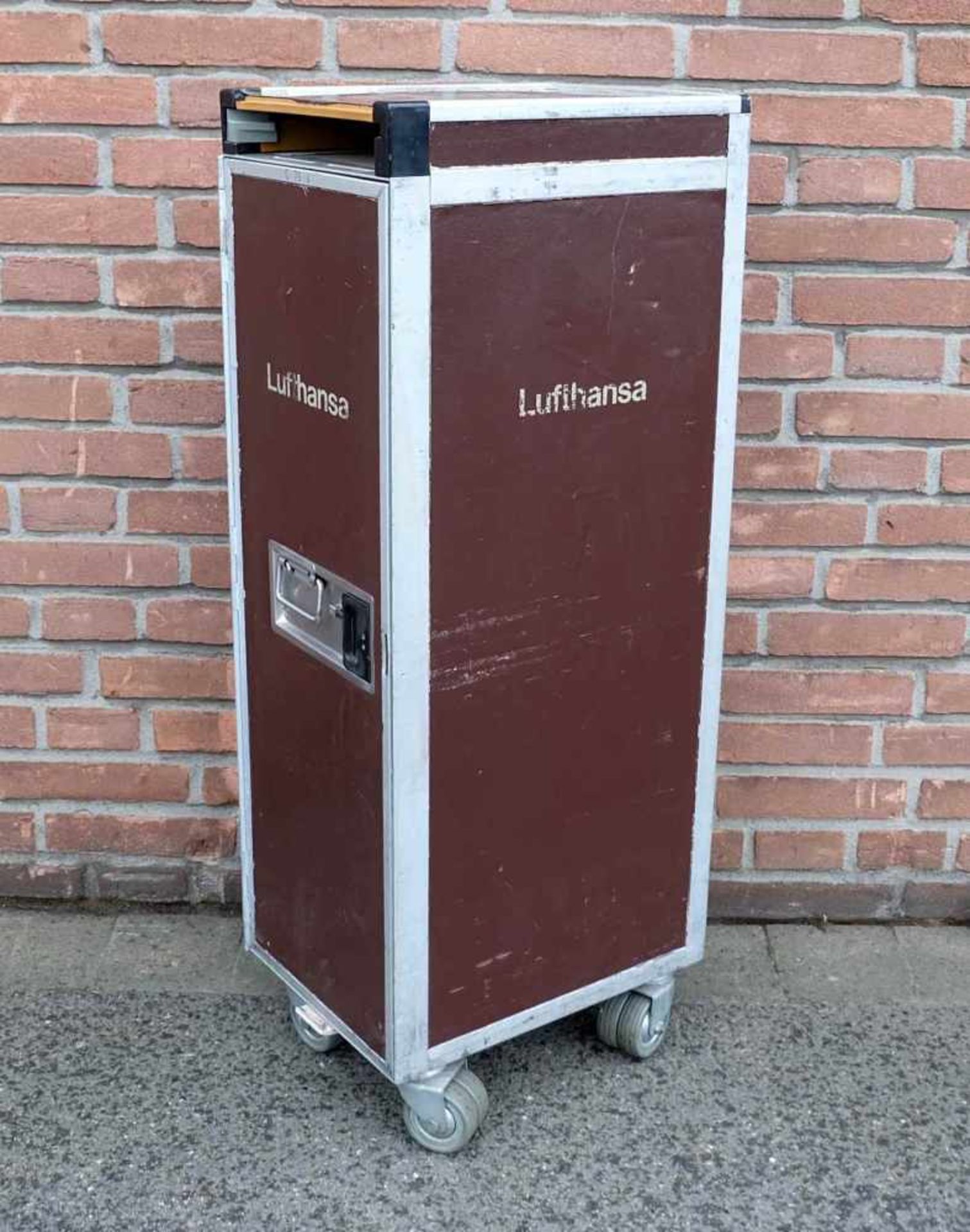 TROLLEY, Lufthansa, 1979, 103 x 40,5 x 30,5 cm, Gebrauchsspuren