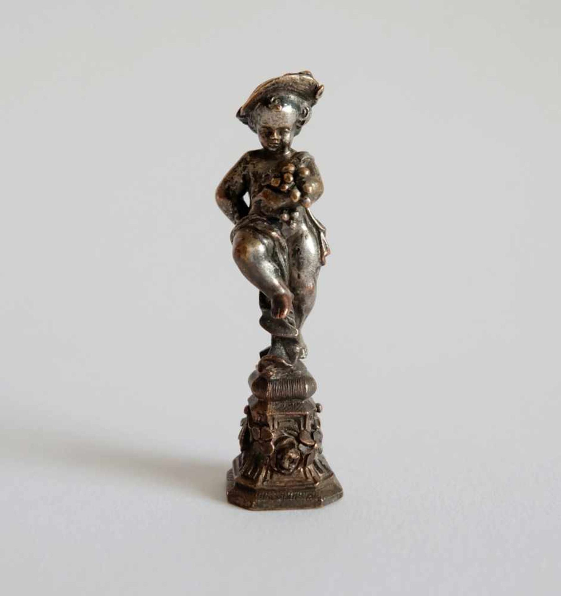 PETSCHAFT, Frankreich, Napoleon III-Epoche, Bronze, Reste von Versilberung, vollplastischer Putto