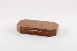 TABATIÈRE, Granit, Montierung Metall, stark rest., L 9,5, wohl DEUTSCH, datiert "1799" 22.00 %