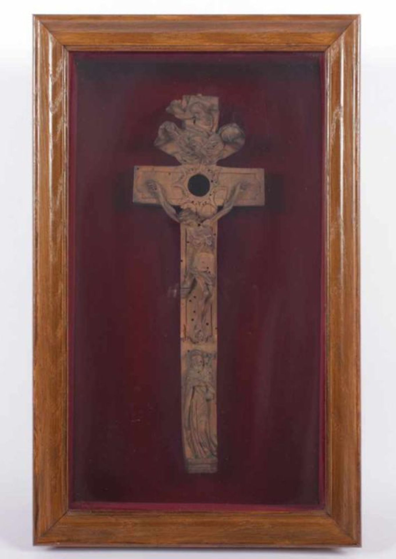 RELIQUIENKREUZ, Holz, besch., L 26, in Schaukasten, SÜDDEUTSCH, 18.Jh. 22.00 % buyer's premium on