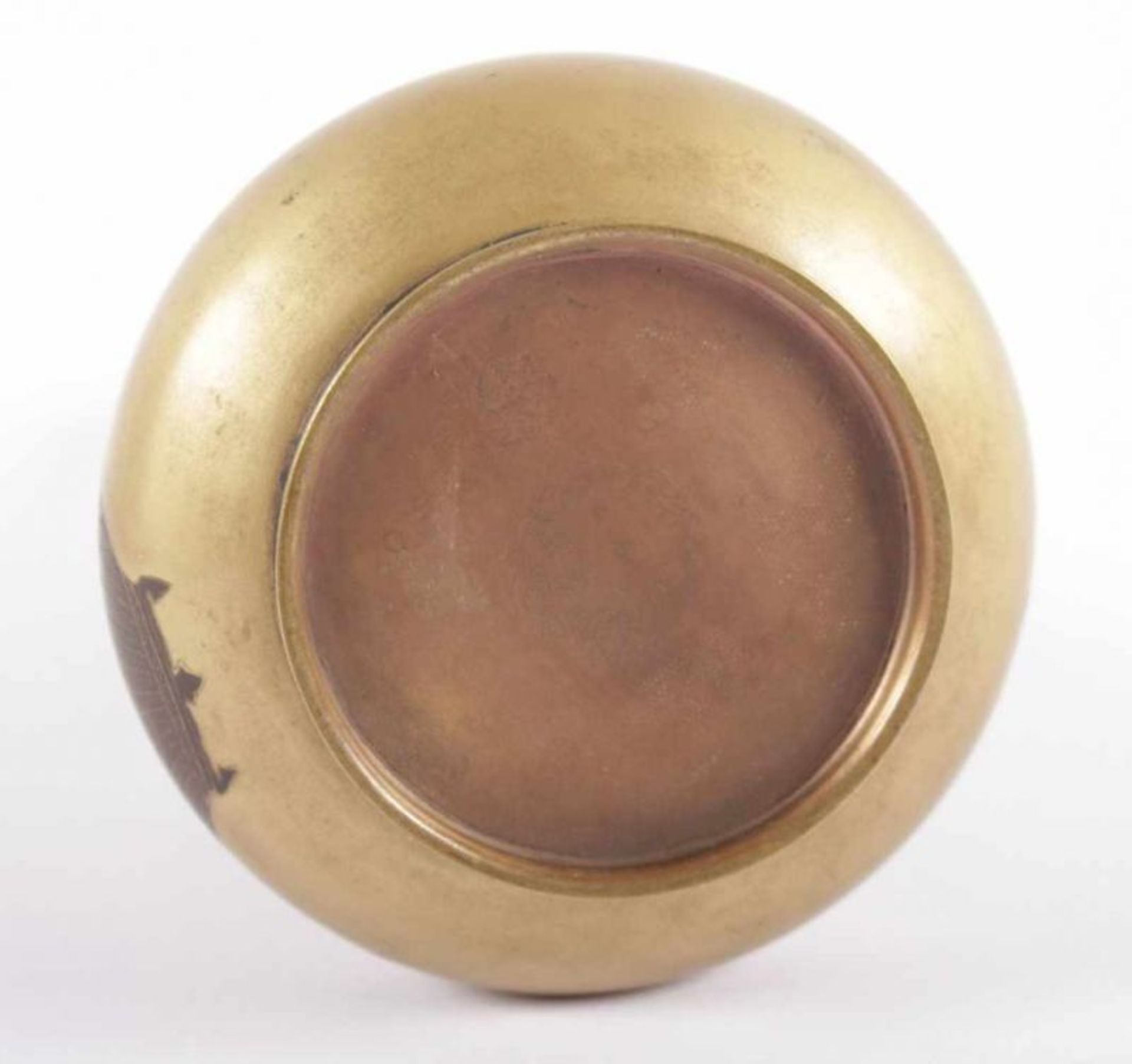 VASE, Bronze, vergoldet, in Gravur dekoriert, H 18, Bodenmarke, JAPAN, E.19.Jh. 22.00 % buyer's - Image 3 of 3